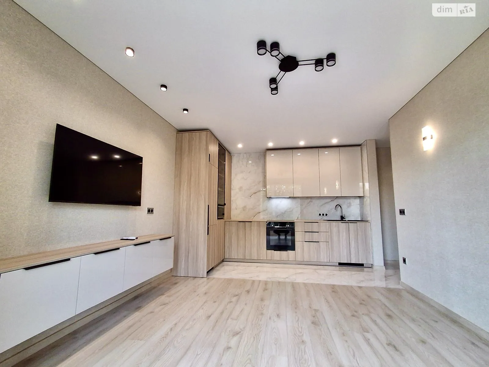 Продается 2-комнатная квартира 71 кв. м в Ивано-Франковске, ул. Волошина Августина, 2Б - фото 1