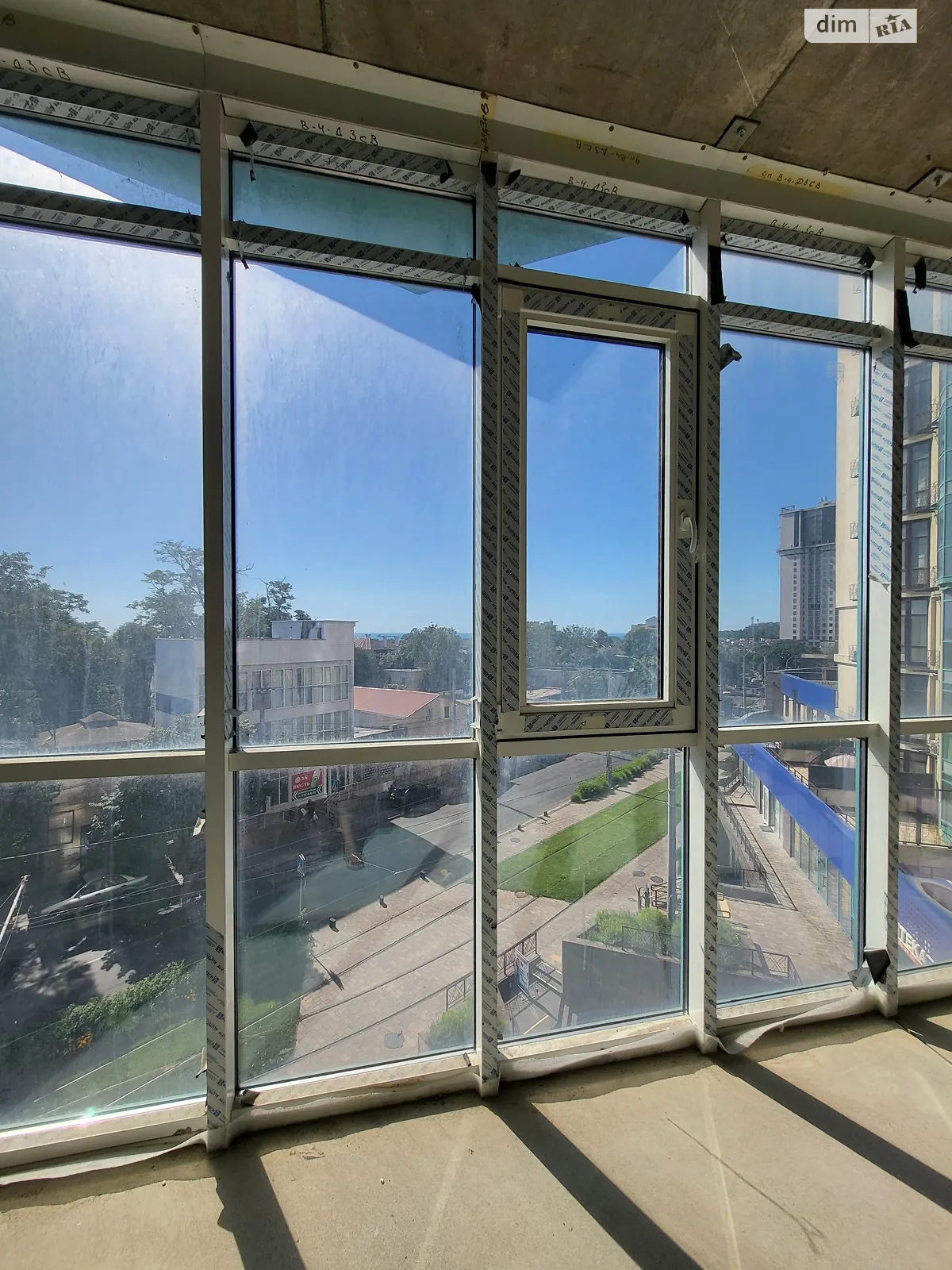 Продается 3-комнатная квартира 117.6 кв. м в Одессе, Фонтанская дор., 118А/3 - фото 1