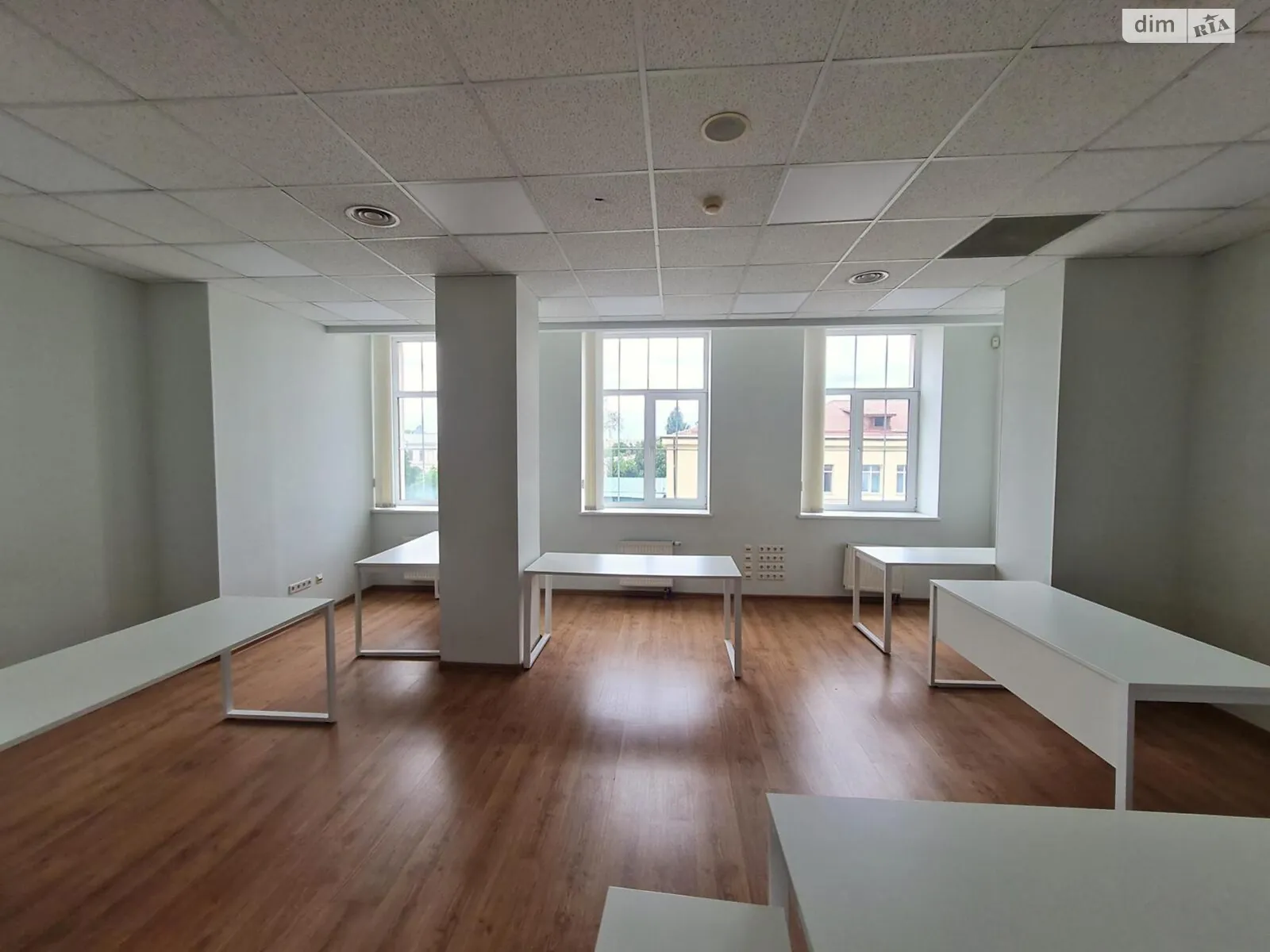 Сдается в аренду офис 299 кв. м в бизнес-центре, цена: 5980 $ - фото 1