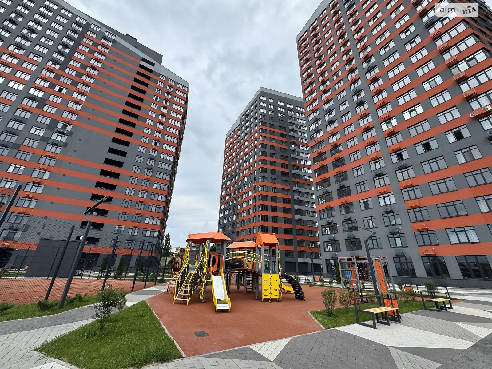 Продается 1-комнатная квартира 47 кв. м в Киеве, ул. Братьев Чибинеевых(Черниговская), 8А - фото 1