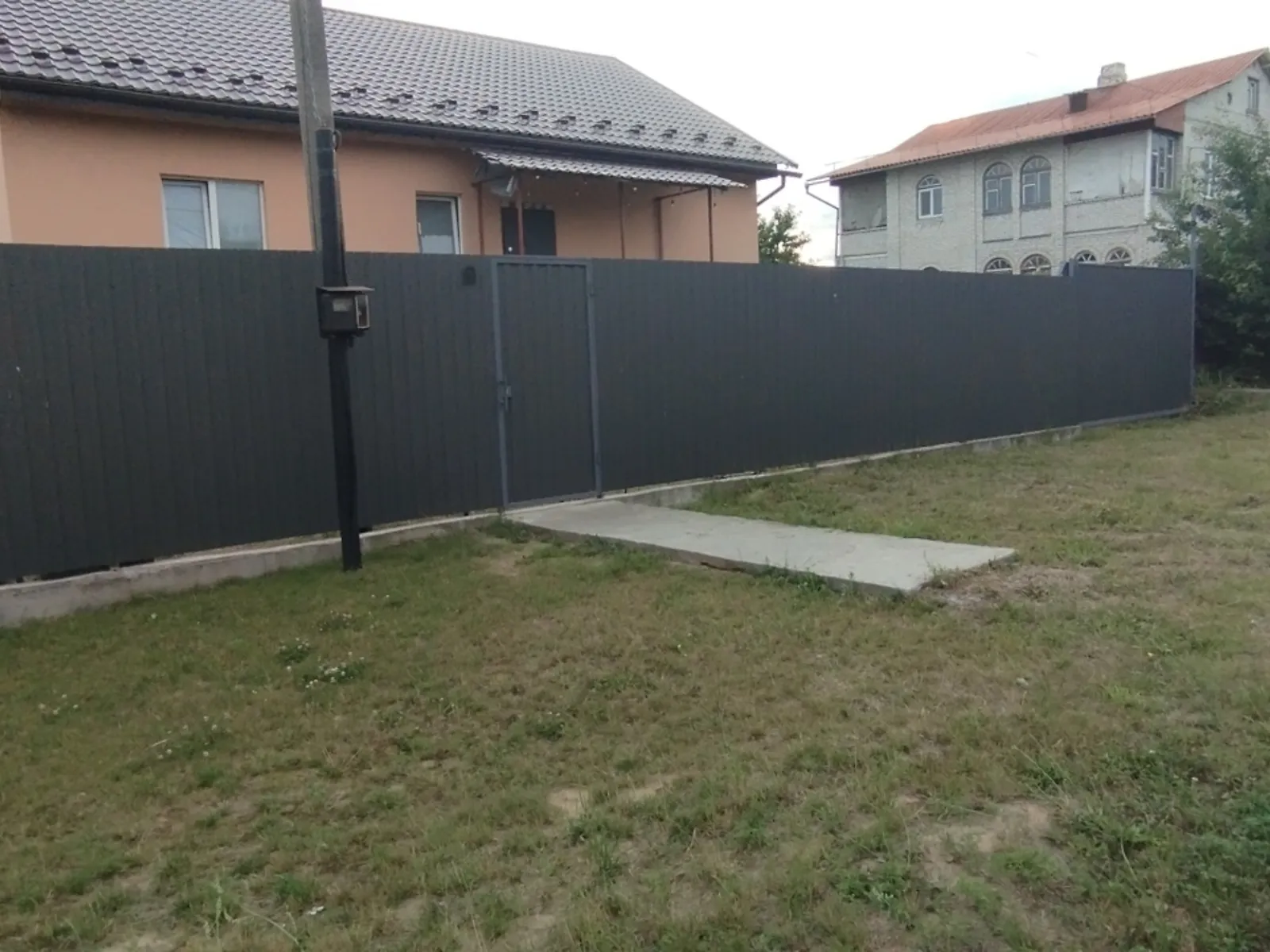 Продается дом на 2 этажа 200 кв. м с садом, цена: 165000 $ - фото 1