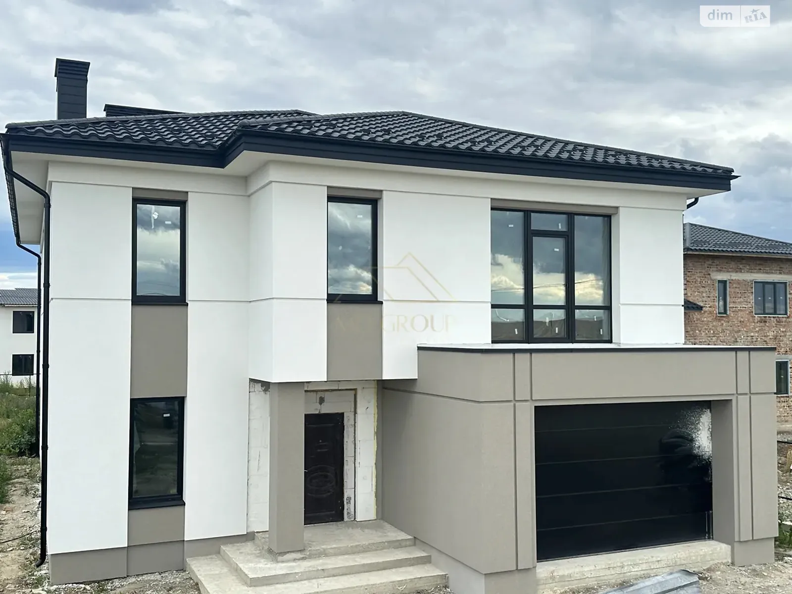 Продается дом на 2 этажа 263 кв. м с бассейном, цена: 215000 $ - фото 1