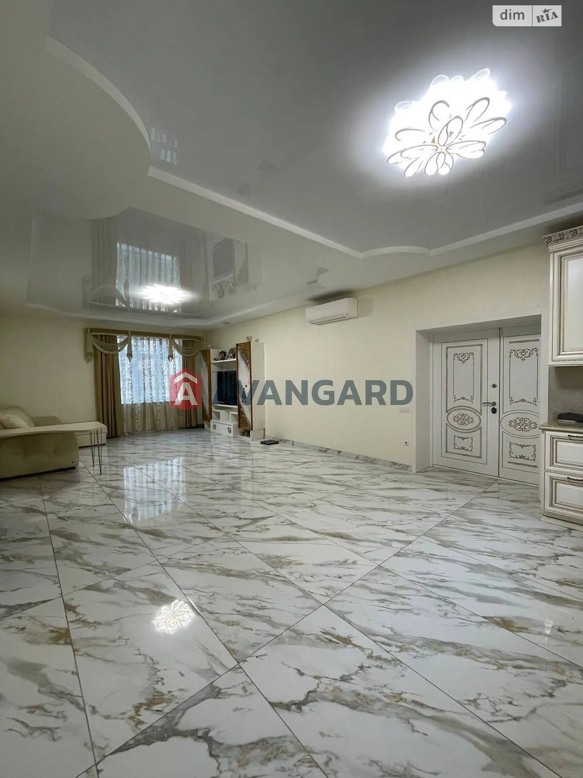 Продается дом на 2 этажа 284 кв. м с мансардой, цена: 420000 $ - фото 1