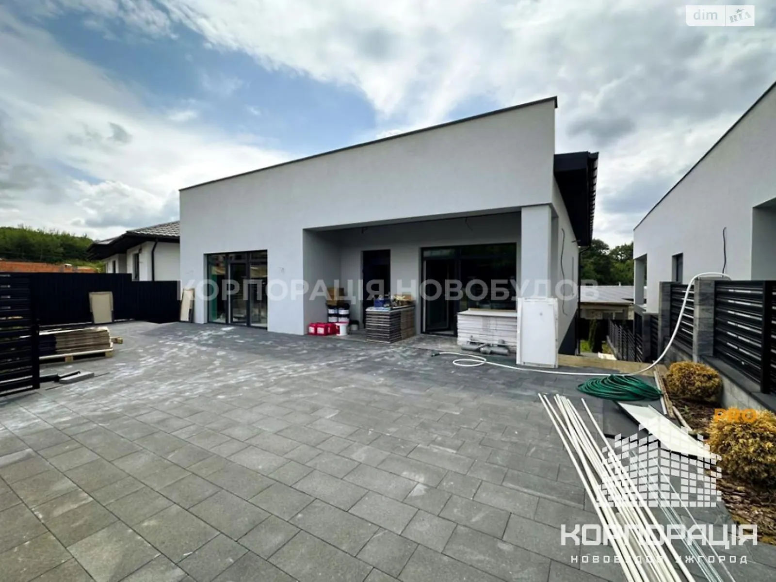 Продается дом на 2 этажа 237 кв. м с камином, цена: 240000 $ - фото 1