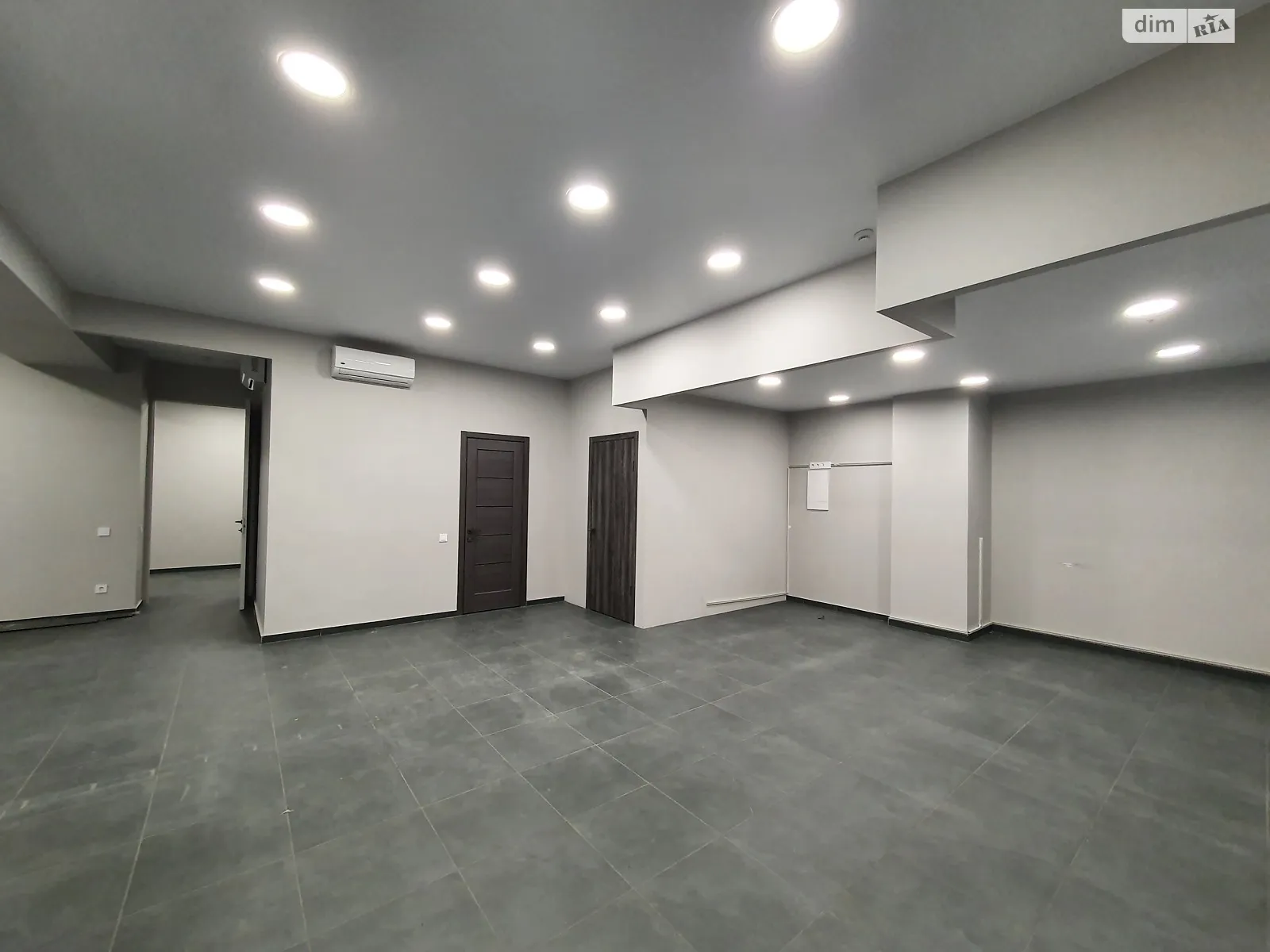 Продается офис 85 кв. м в бизнес-центре, цена: 67000 $ - фото 1