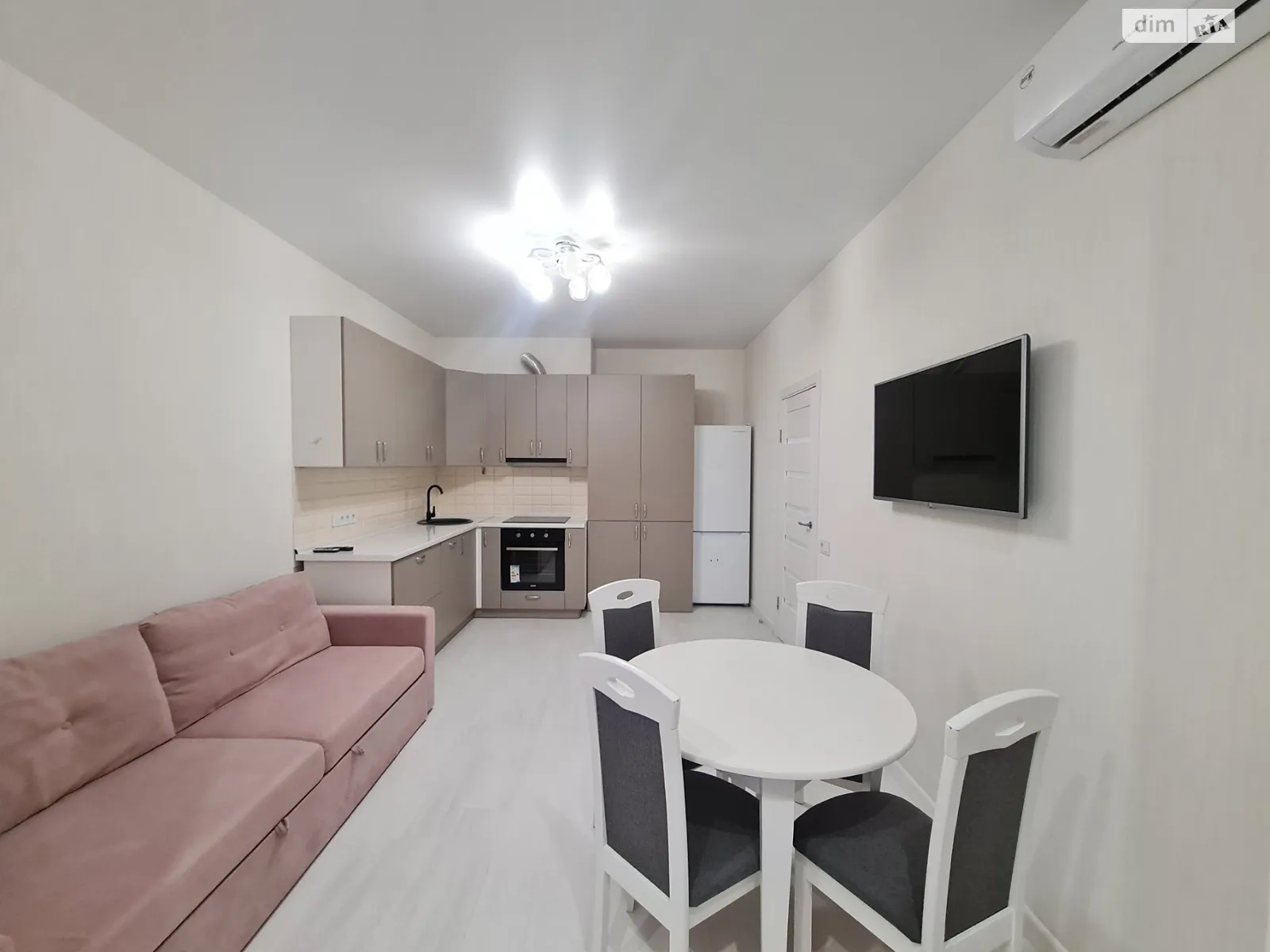 Продается 1-комнатная квартира 40.3 кв. м в Одессе, ул. Валерия Самофалова - фото 1