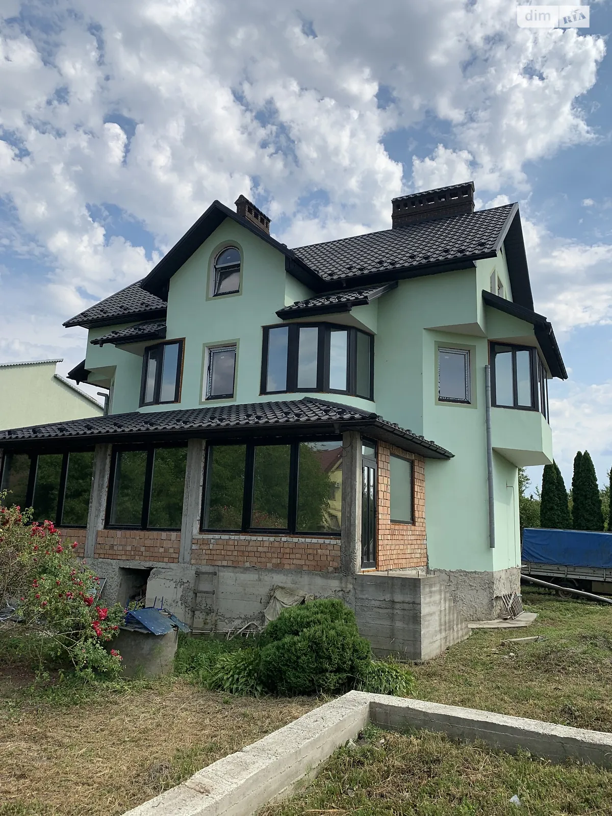 Продается дом на 3 этажа 354 кв. м с гаражом, цена: 145000 $ - фото 1