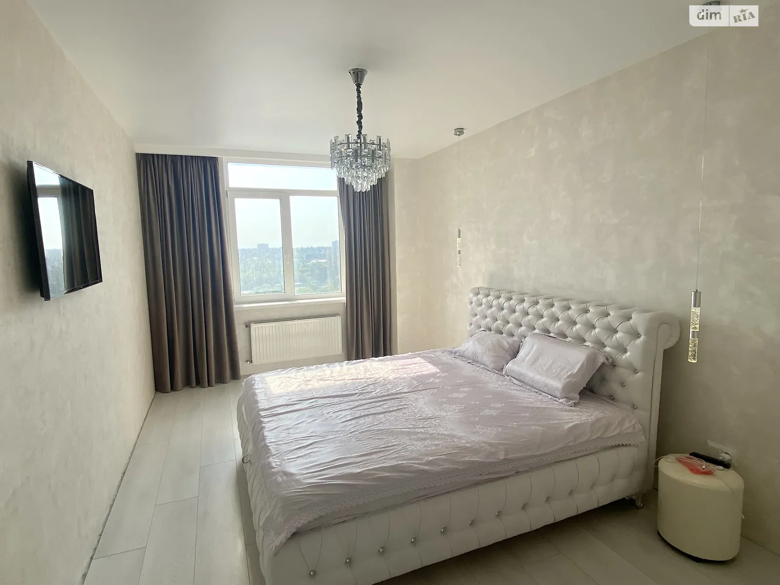 Продається 2-кімнатна квартира 82 кв. м у Одесі, вул. Жаботинського, 56 - фото 1