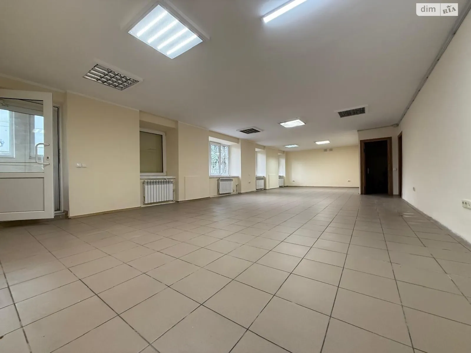 Сдается в аренду офис 80 кв. м в бизнес-центре, цена: 600 $ - фото 1