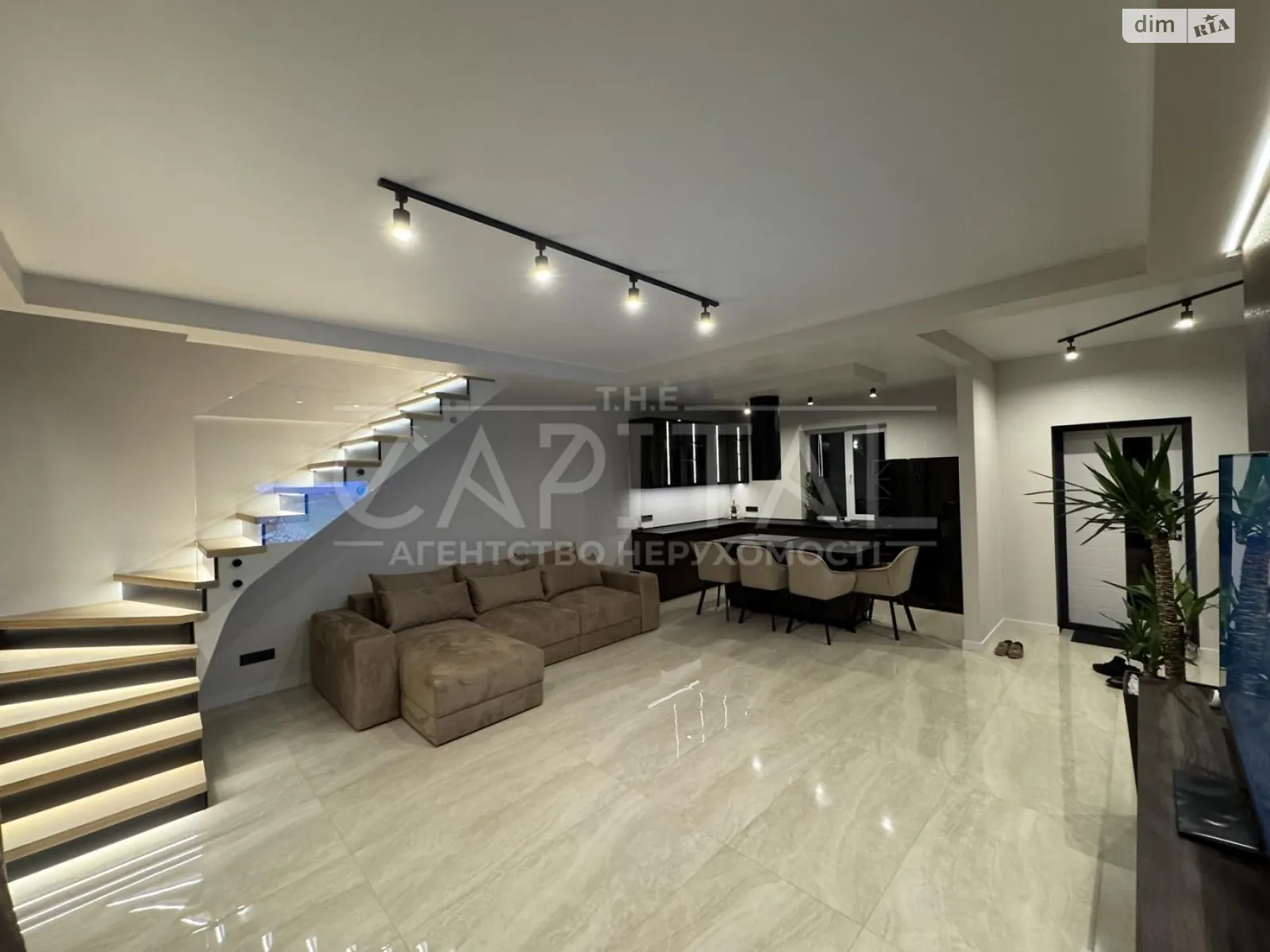 Продается дом на 2 этажа 120 кв. м с балконом, цена: 230000 $ - фото 1