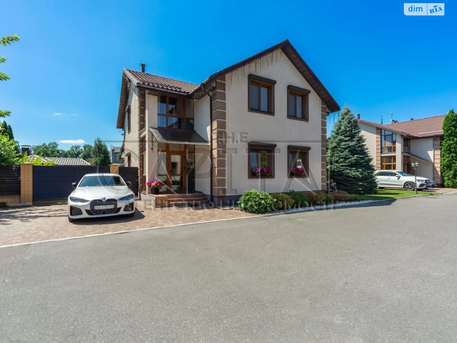 Продается дом на 2 этажа 243.9 кв. м с верандой, цена: 350000 $ - фото 1