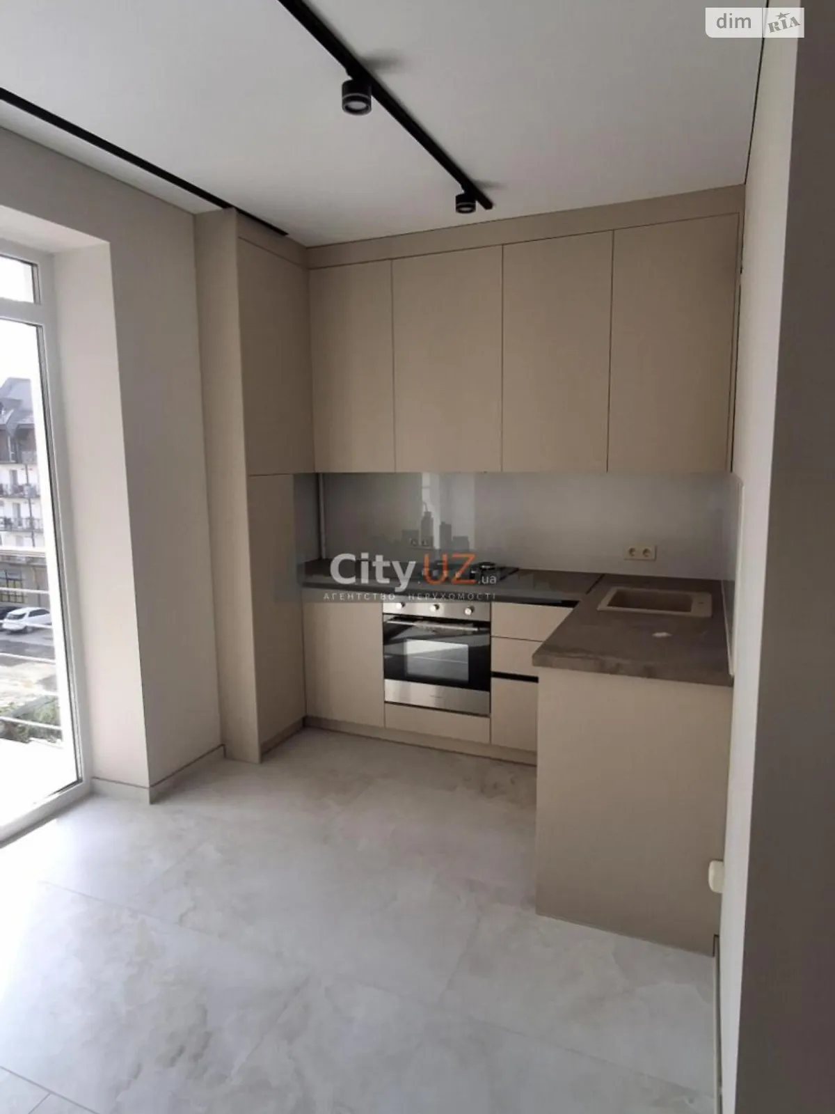 Продается 1-комнатная квартира 34 кв. м в Ужгороде, ул. Богомольца - фото 1