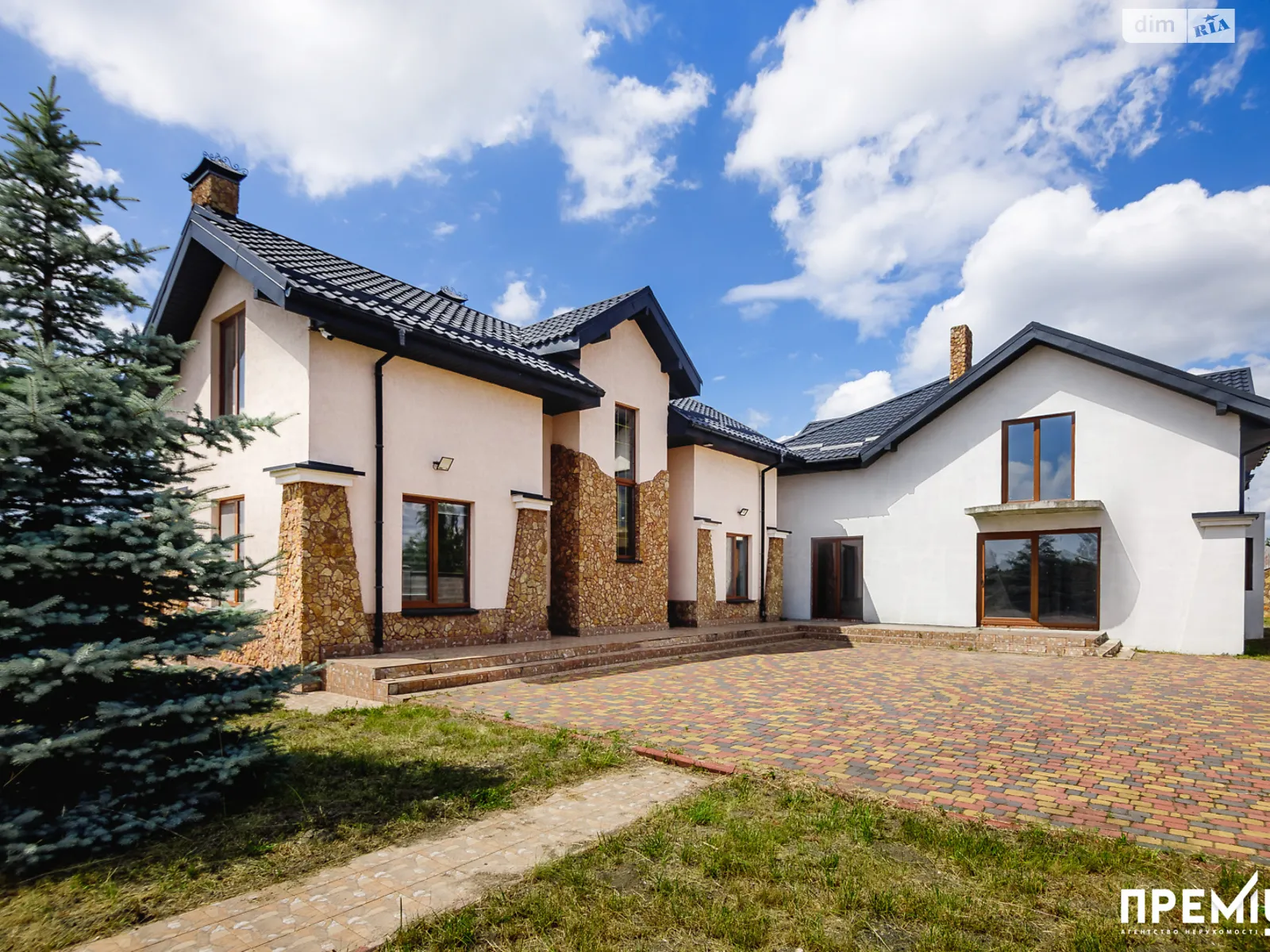 Продается дом на 2 этажа 260 кв. м с камином, цена: 134000 $ - фото 1