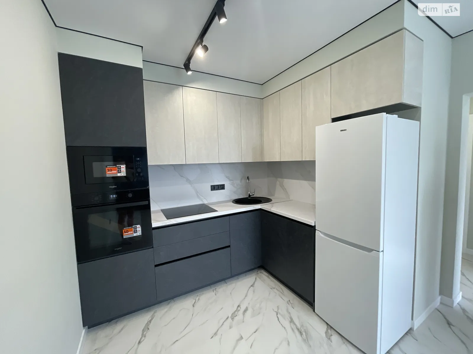 Продается 1-комнатная квартира 45 кв. м в Одессе, ул. Варненская - фото 1