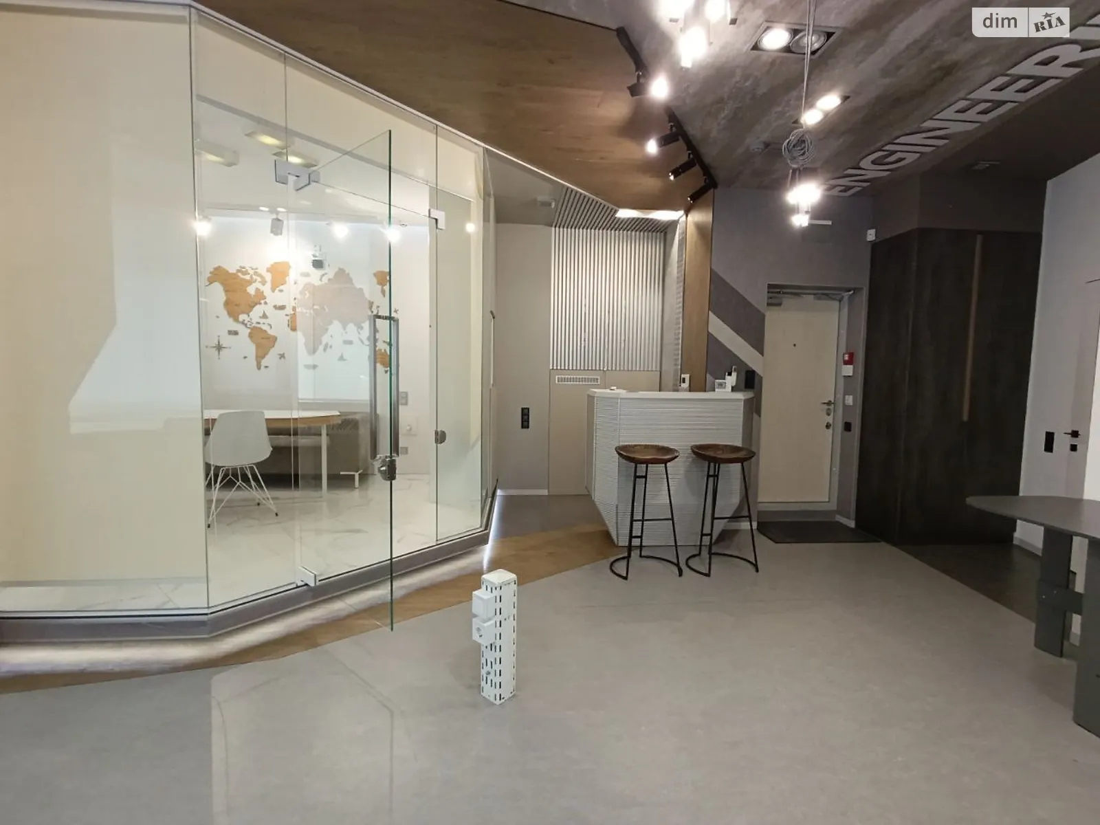 Продается офис 57 кв. м в бизнес-центре, цена: 71000 $ - фото 1
