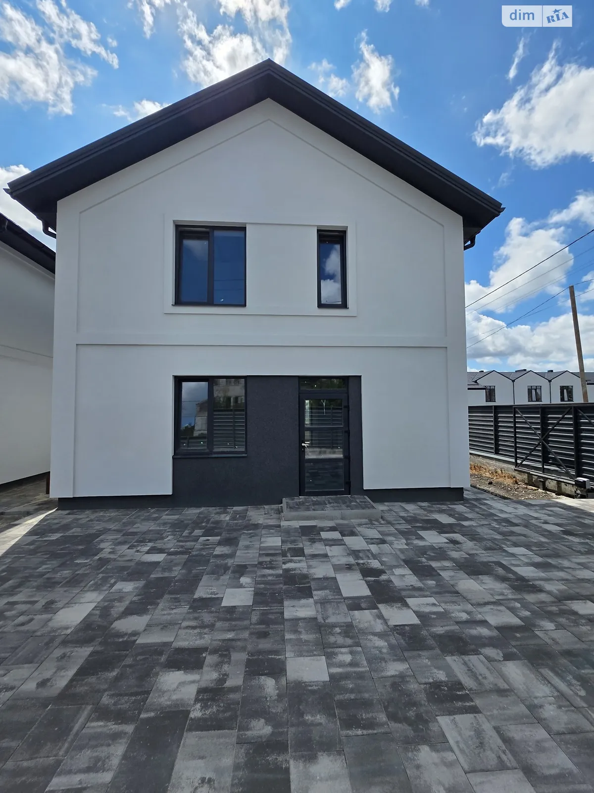 Продается дом на 2 этажа 140 кв. м с балконом, цена: 105000 $ - фото 1