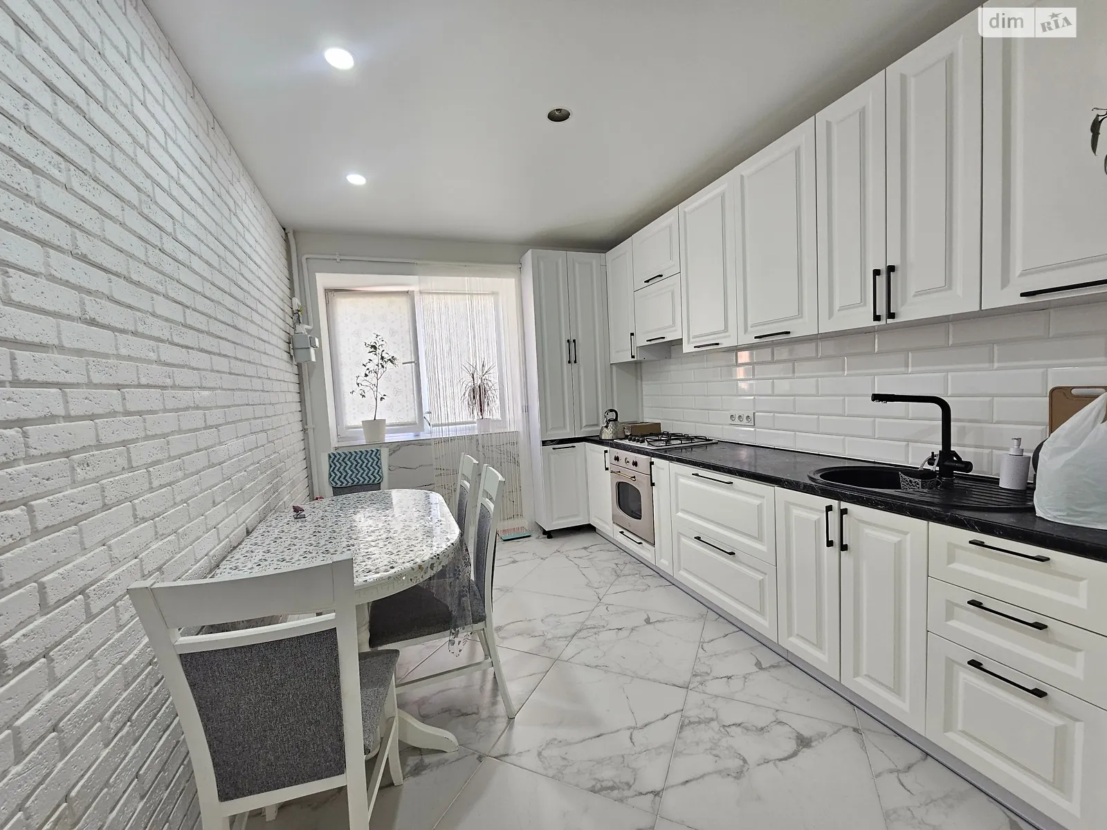 Продается 1-комнатная квартира 41.8 кв. м в Белой Церкви, ул. Митрофанова, 2А - фото 1