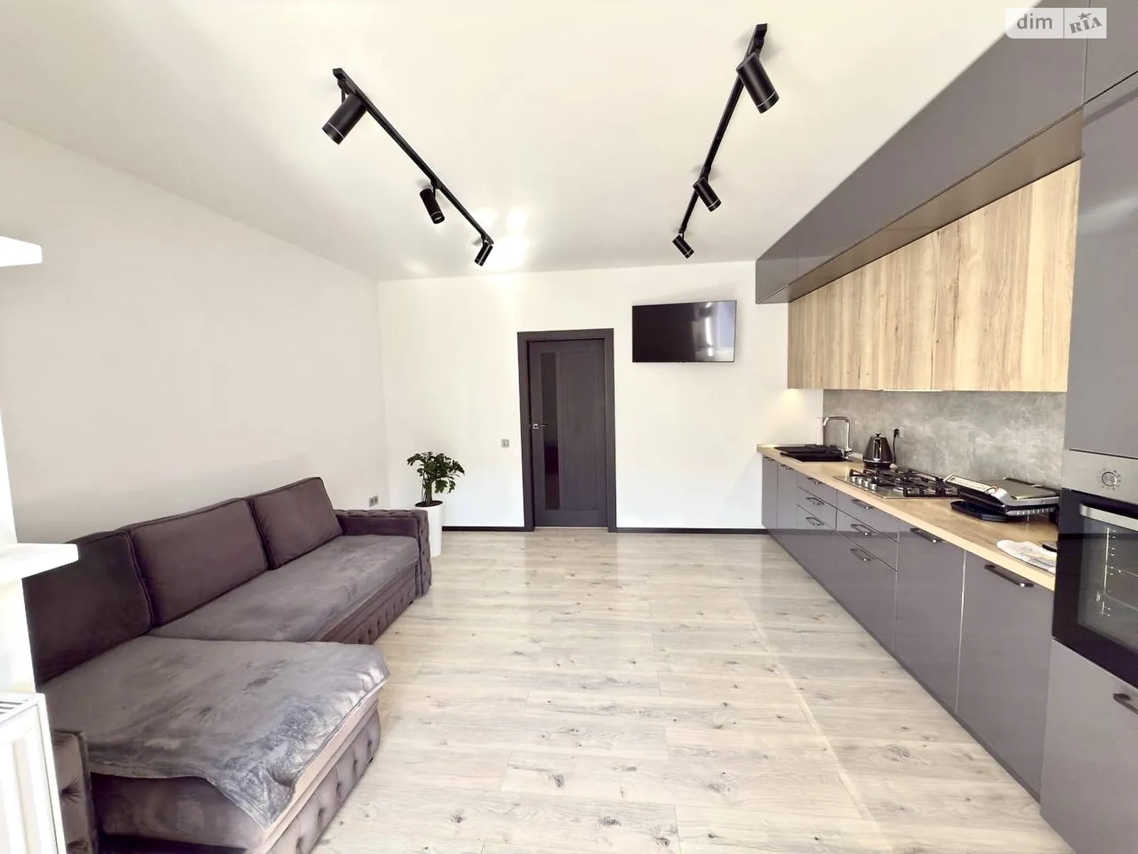 2-комнатная квартира 67.2 кв. м в Луцке, ул. Конякина, 3А - фото 1