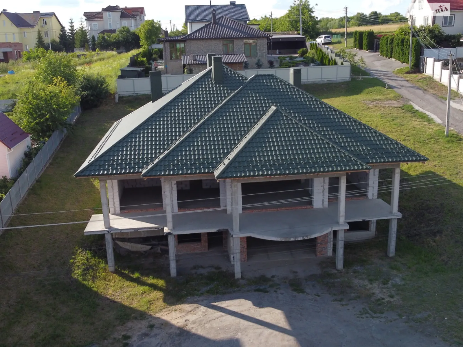 Продается дом на 2 этажа 230 кв. м с беседкой, цена: 138000 $ - фото 1