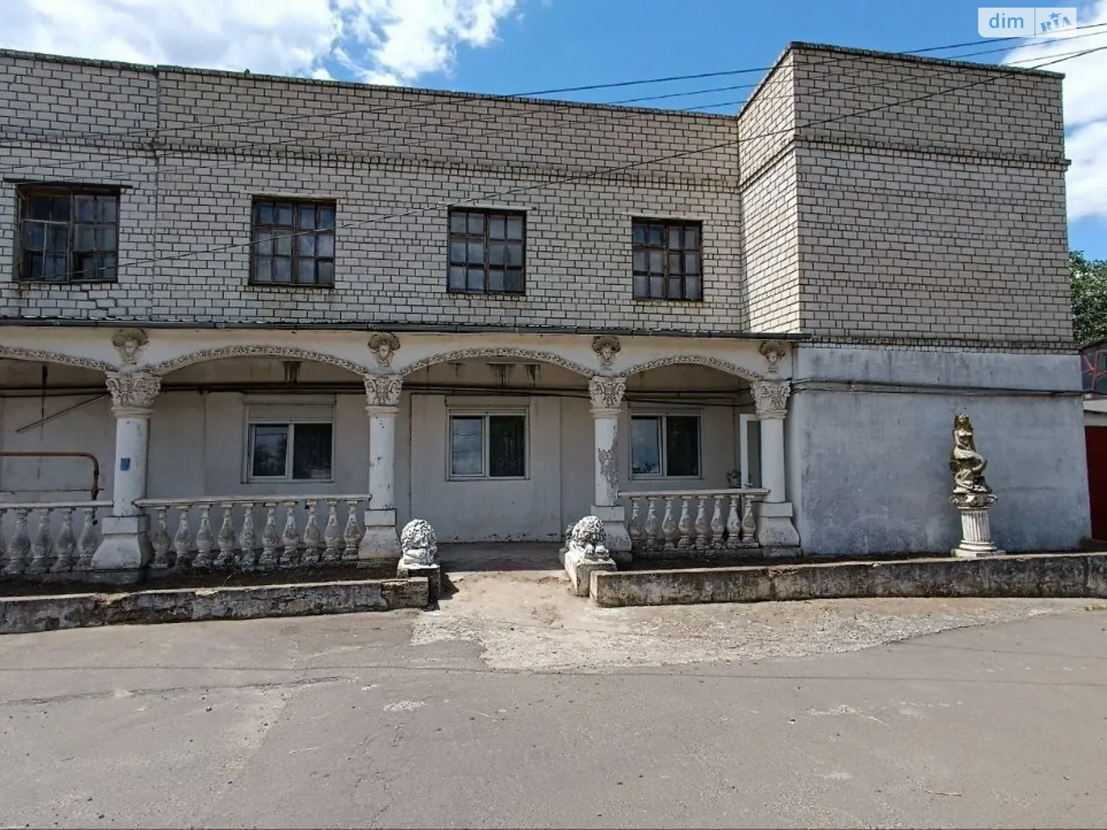 Продається об'єкт сфери послуг 600 кв. м в 2-поверховій будівлі, цена: 245000 $ - фото 1