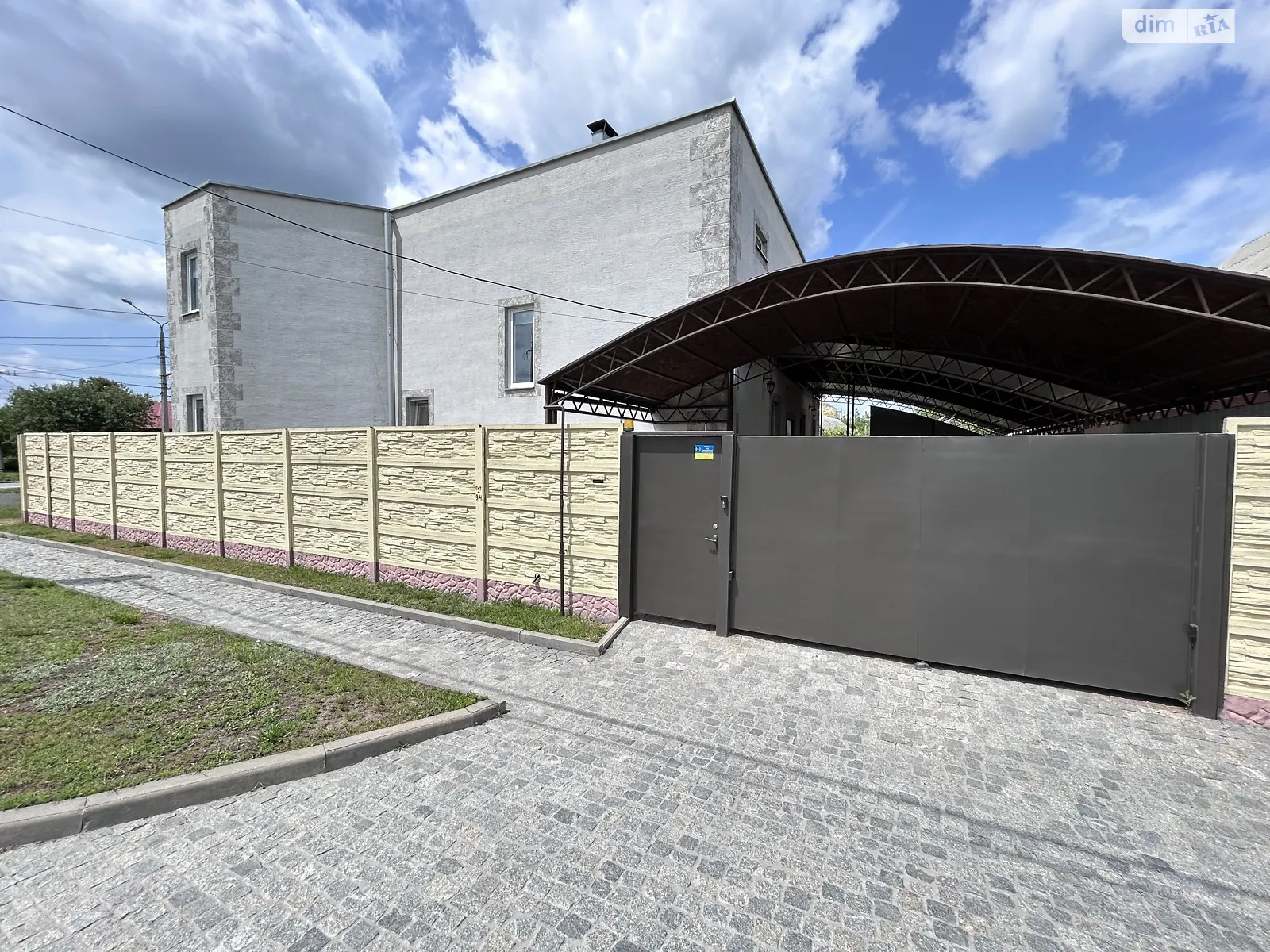 Продается дом на 2 этажа 346 кв. м с участком, цена: 225000 $ - фото 1