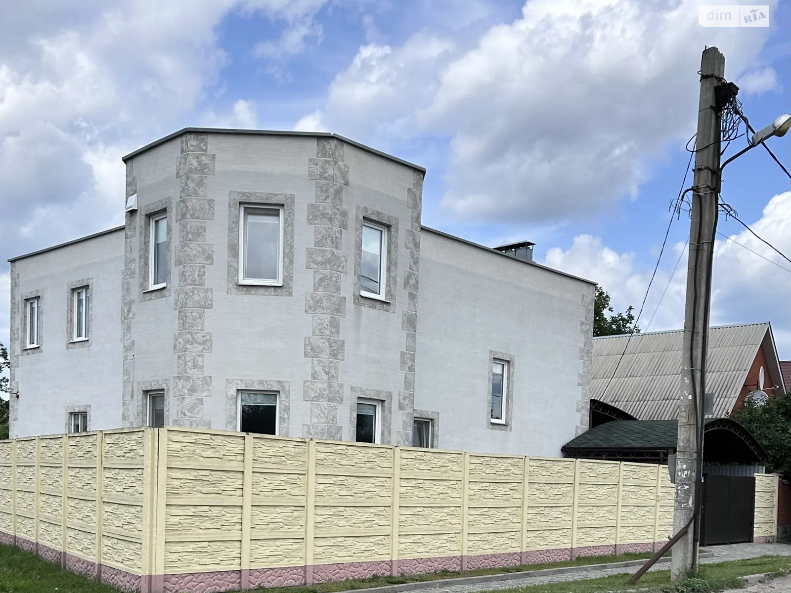 Продается дом на 2 этажа 346 кв. м с баней/сауной, цена: 225000 $ - фото 1