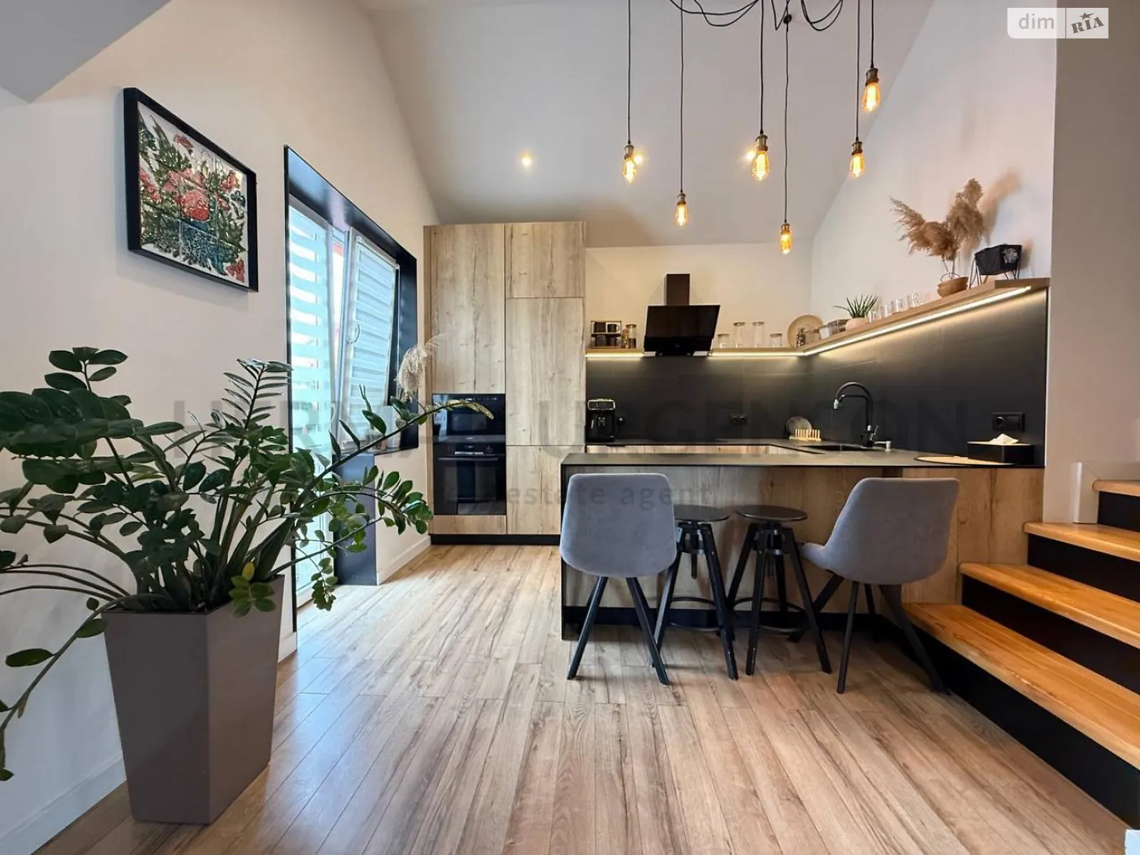 Продается 3-комнатная квартира 120 кв. м в Ужгороде, ул. Енковская - фото 1