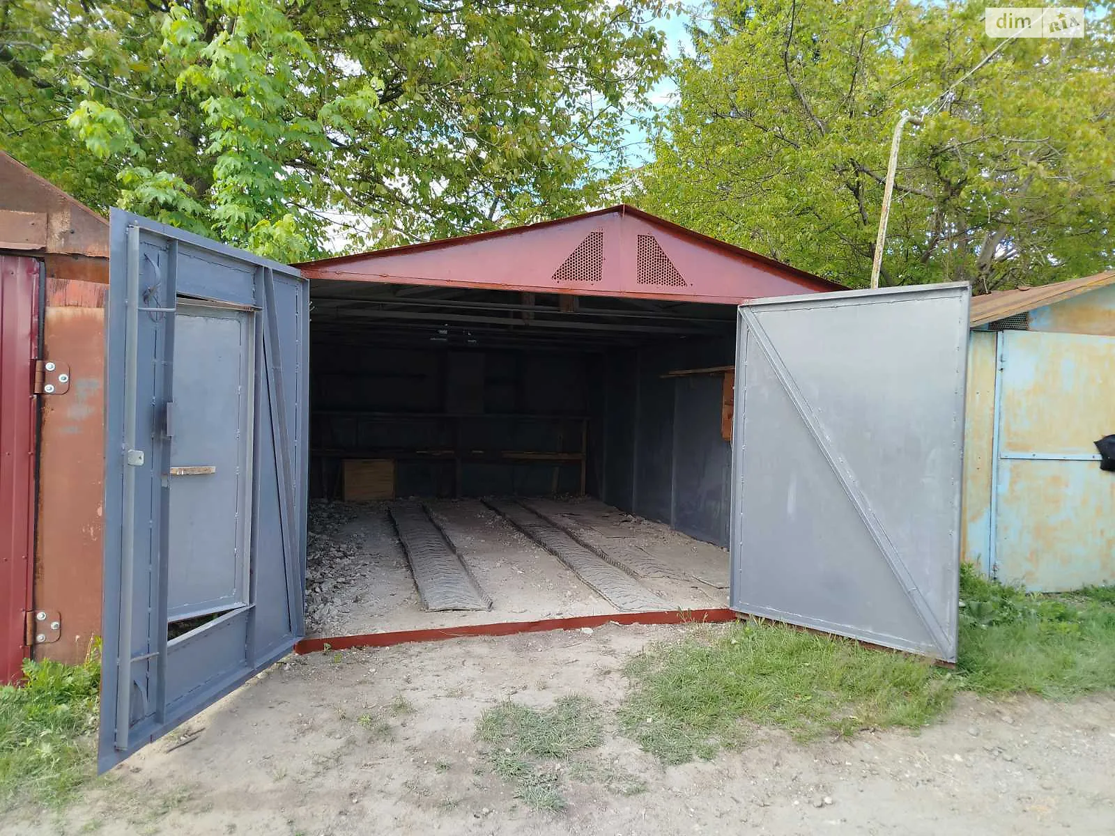 Продается отдельно стоящий гараж под легковое авто на 24 кв. м, цена: 3000 грн - фото 1