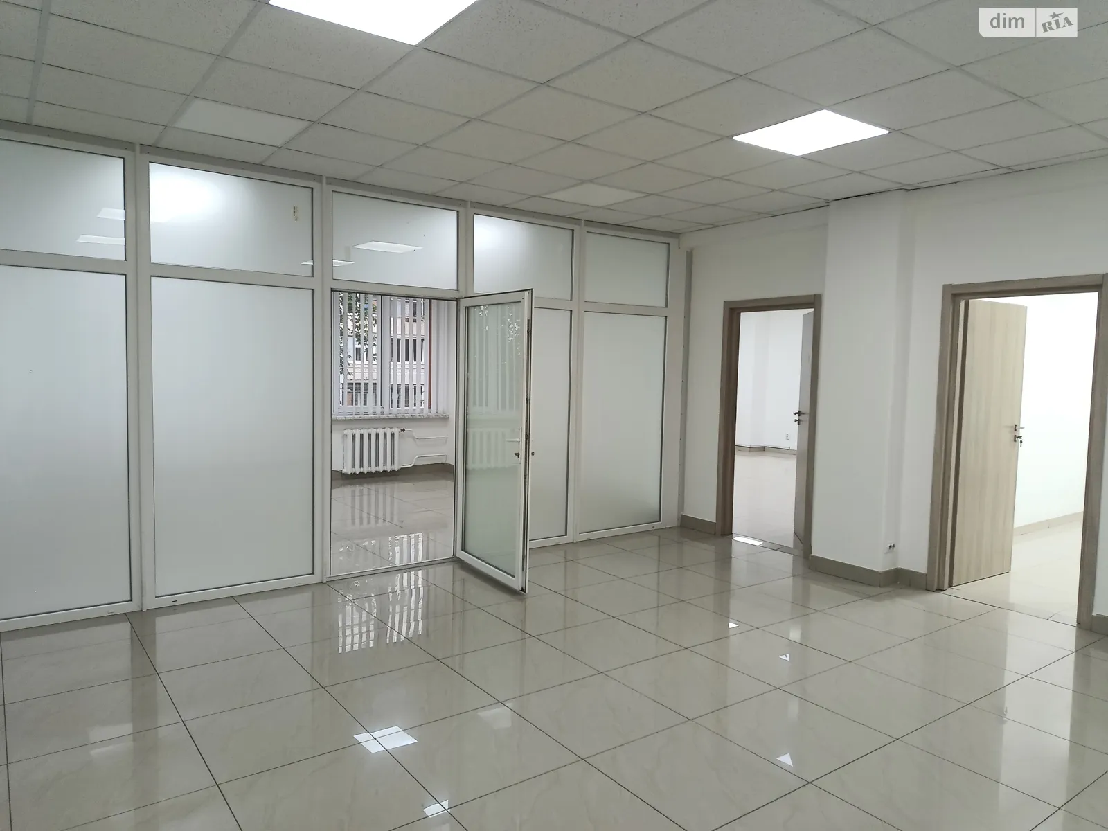 Сдается в аренду офис 120 кв. м в бизнес-центре, цена: 24000 грн - фото 1