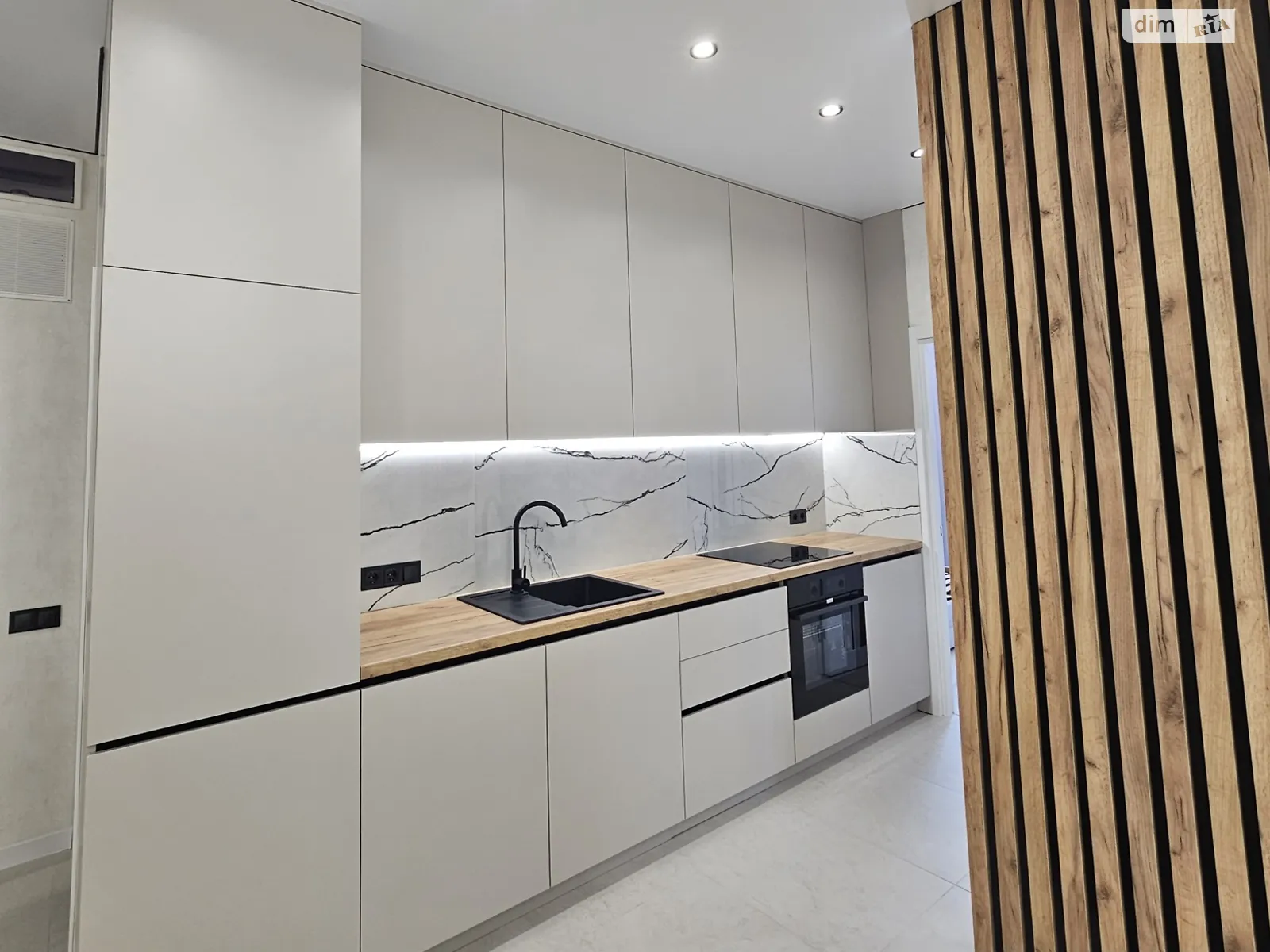 Продается 2-комнатная квартира 53 кв. м в Одессе, ул. Краснова, 1А - фото 1