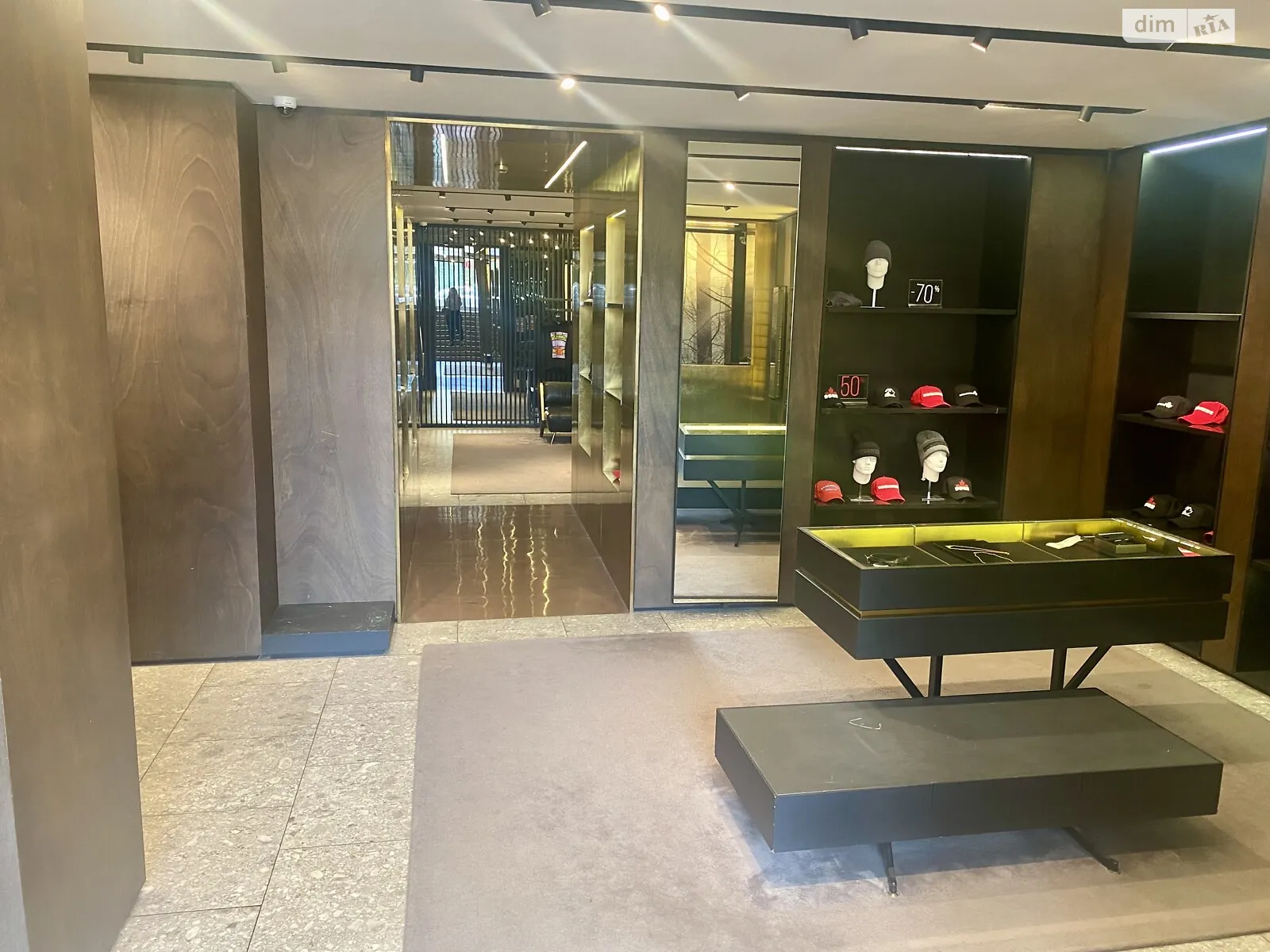 Здається в оренду приміщення вільного призначення 211 кв. м в 2-поверховій будівлі, цена: 7600 $ - фото 1