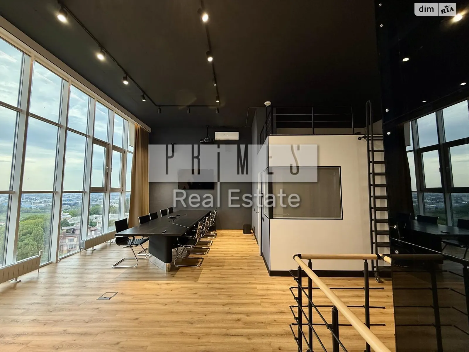 Сдается в аренду офис 225.4 кв. м в бизнес-центре, цена: 4900 $ - фото 1