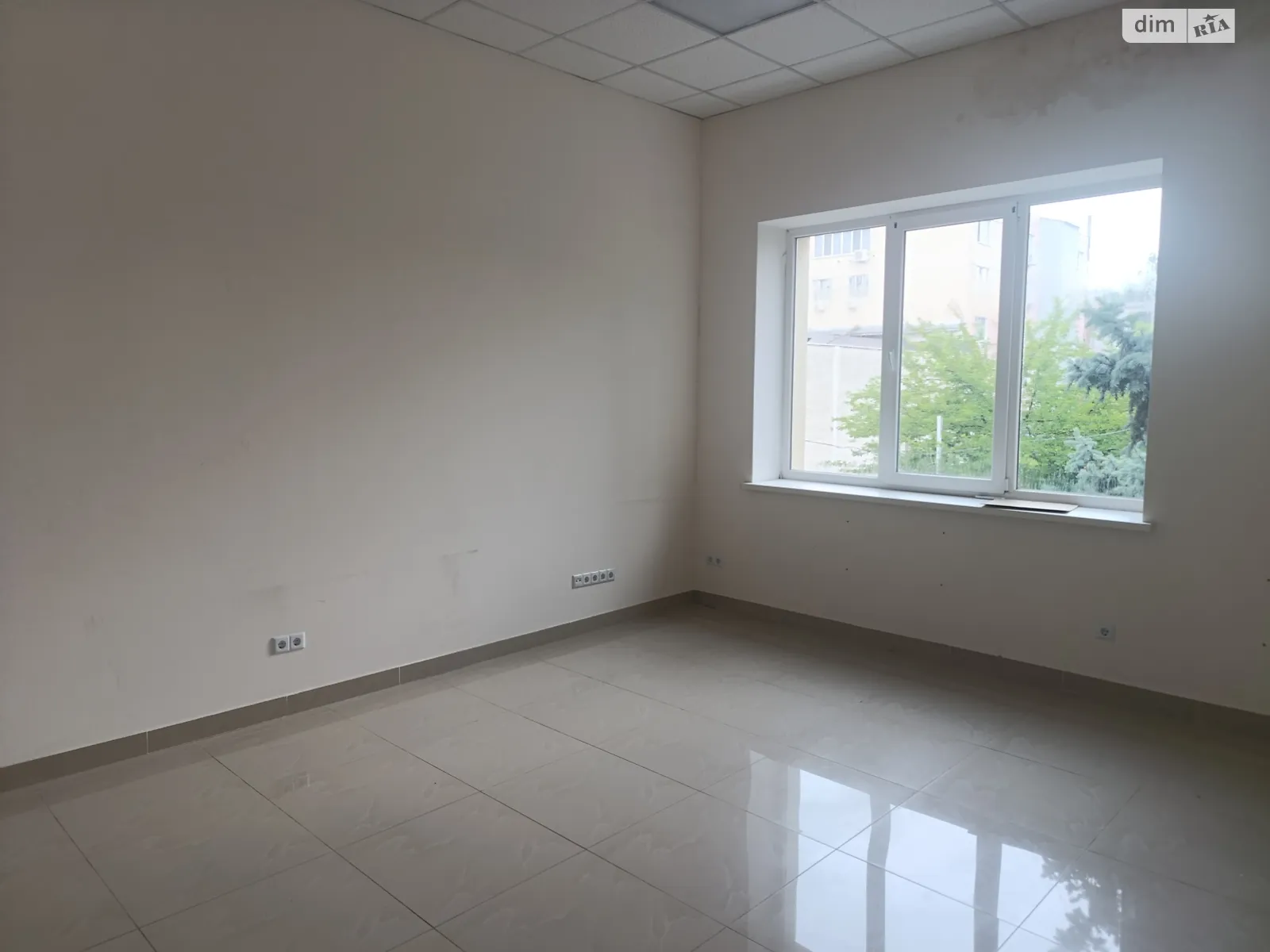 Сдается в аренду офис 25.5 кв. м в бизнес-центре, цена: 6120 грн - фото 1