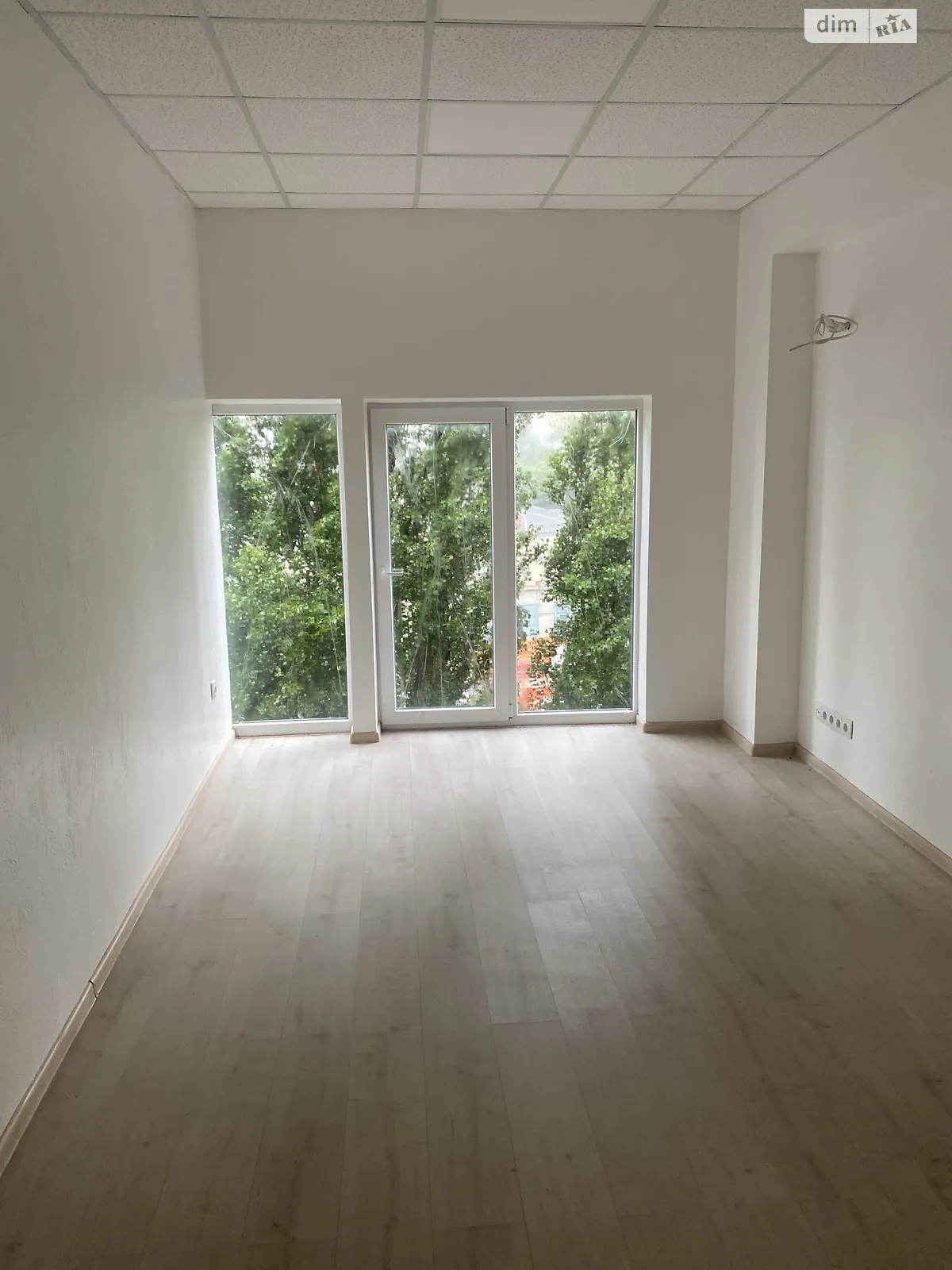 Сдается в аренду офис 80 кв. м в бизнес-центре, цена: 16000 грн - фото 1
