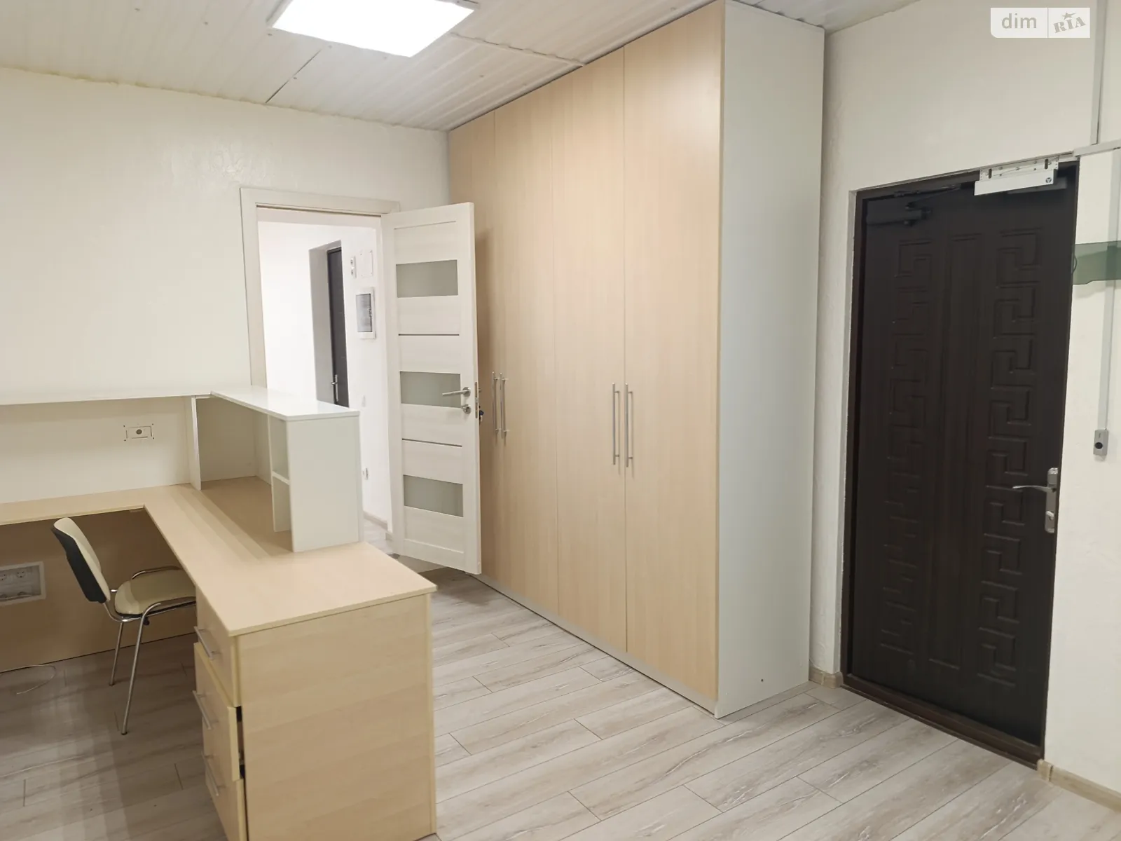 Сдается в аренду офис 220 кв. м в бизнес-центре, цена: 44000 грн - фото 1