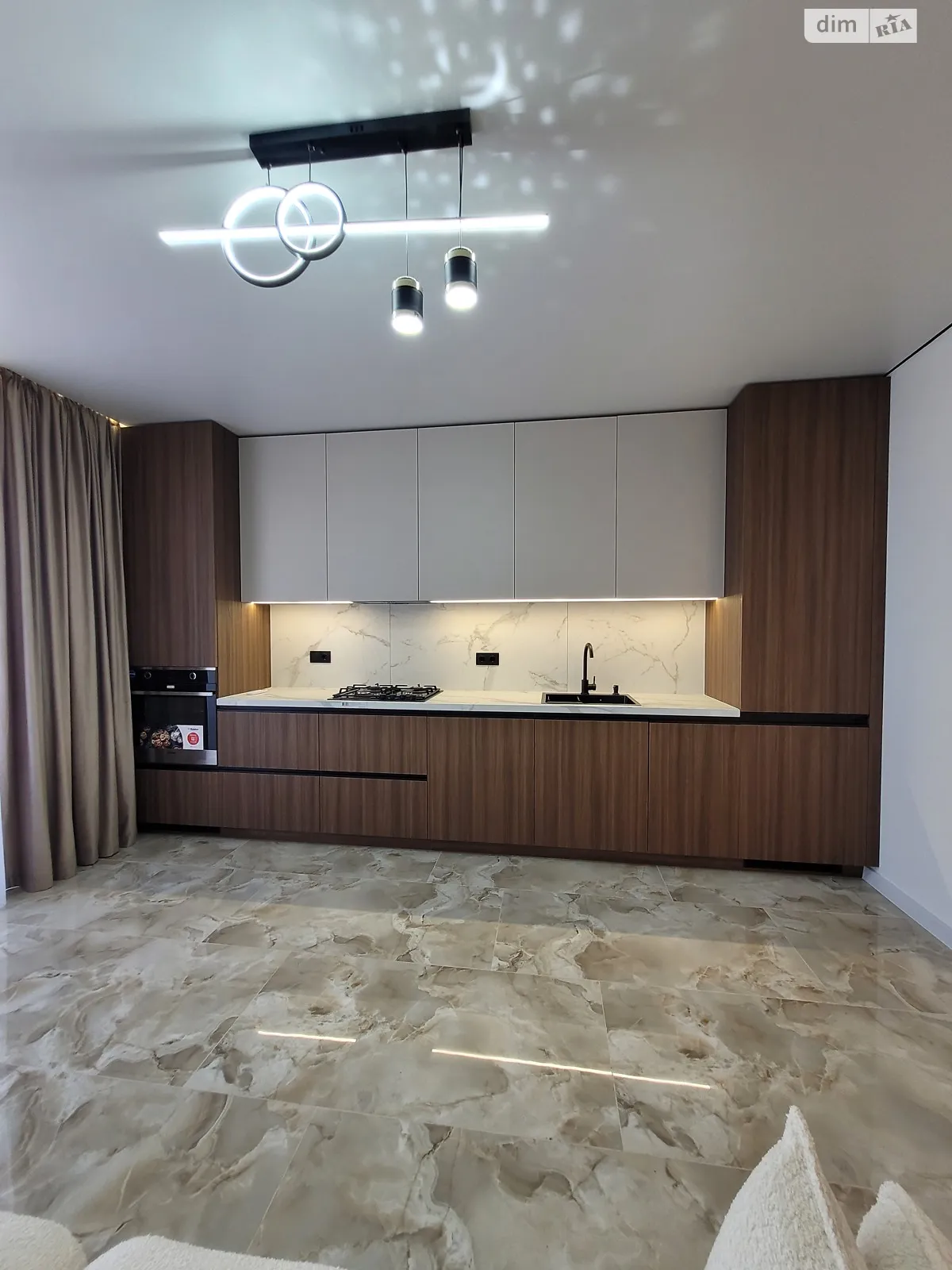 Продается 1-комнатная квартира 45 кв. м в Ивано-Франковске, ул. Карпатская, 10Б - фото 1