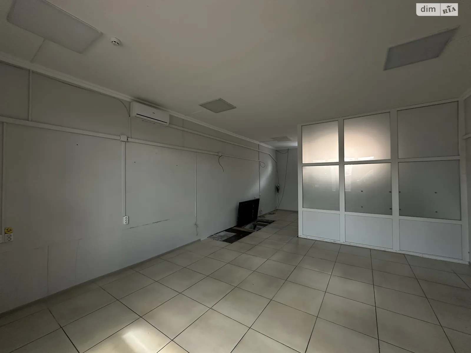 Здається в оренду приміщення вільного призначення 86 кв. м в 3-поверховій будівлі, цена: 800 $ - фото 1