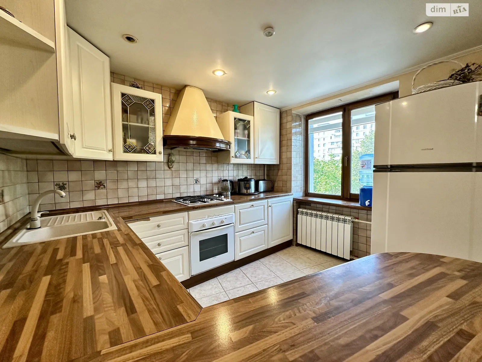 Продается 4-комнатная квартира 120 кв. м в Днепре, ул. Осенняя - фото 1