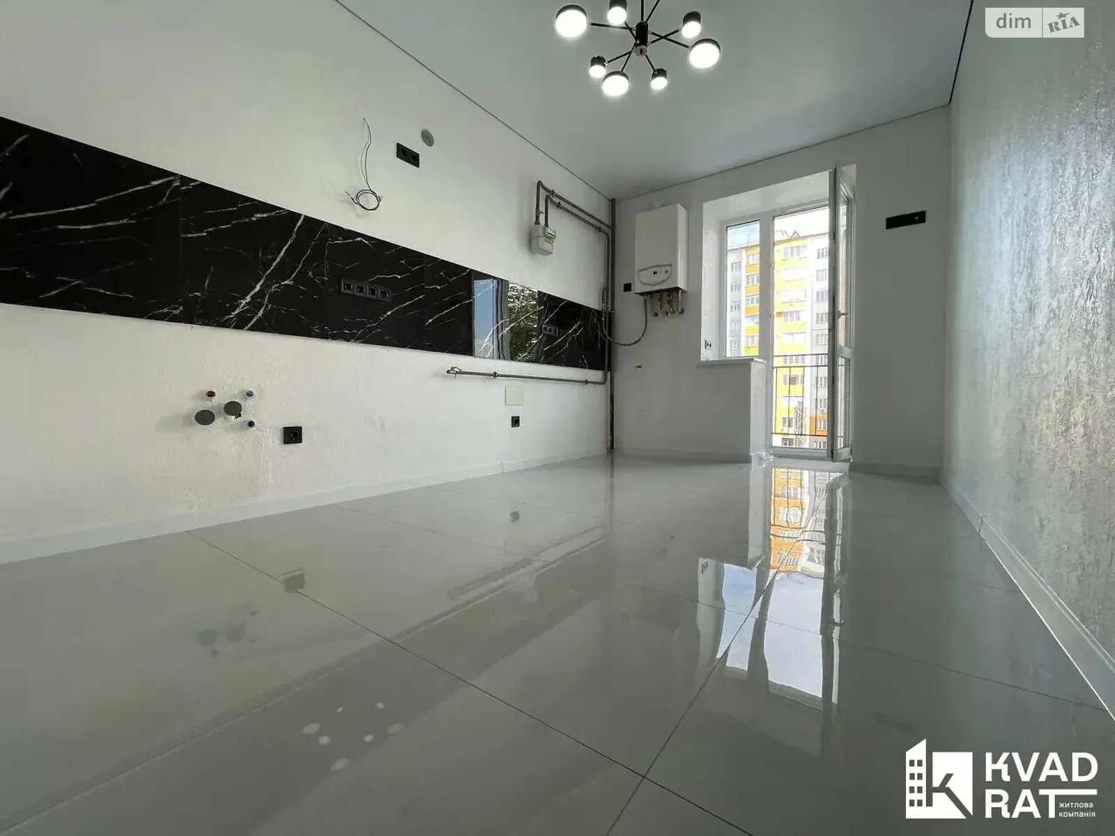 Продается 2-комнатная квартира 58 кв. м в Ивано-Франковске, ул. Урожайная, 7А - фото 1