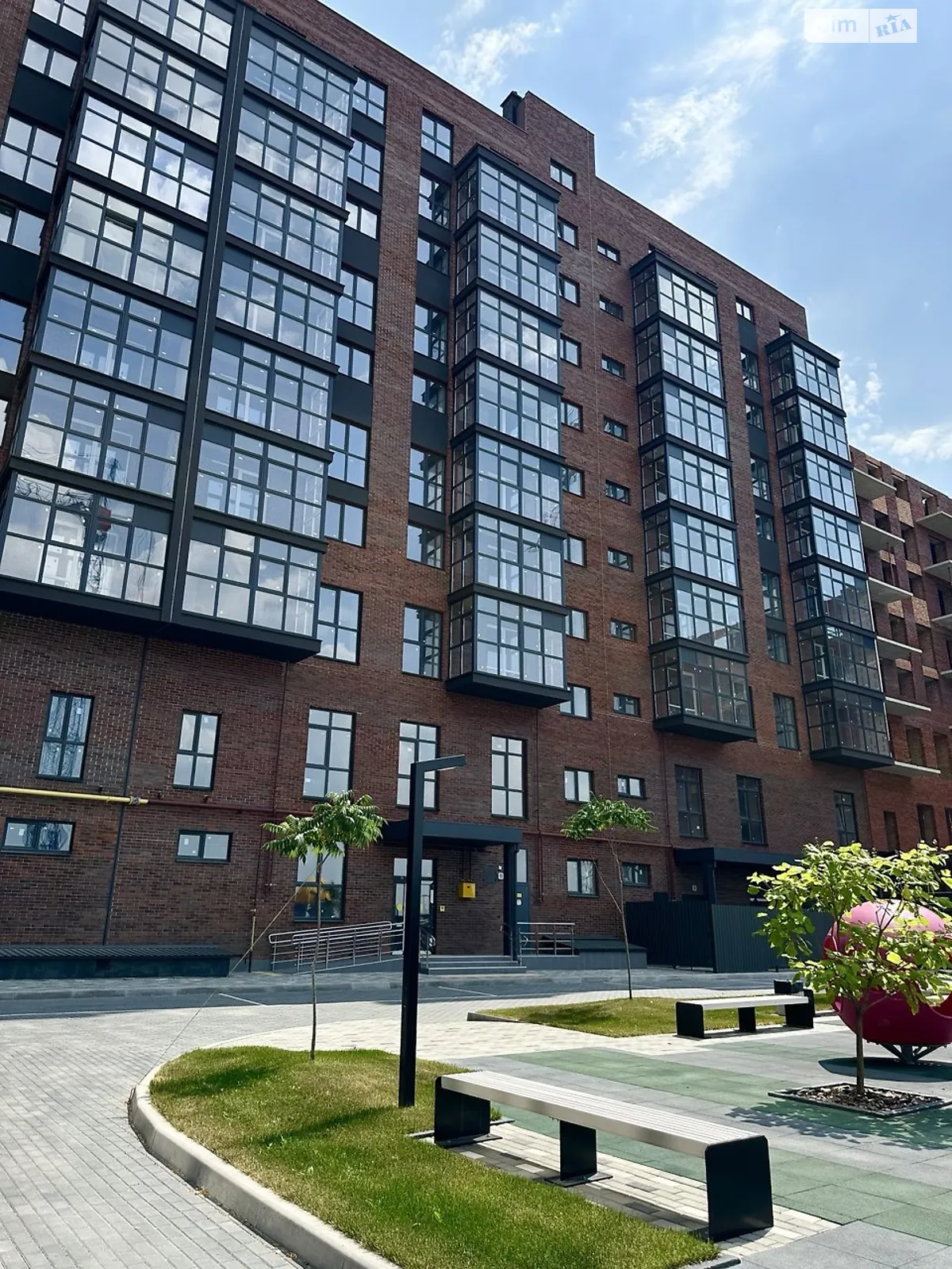 Продается 3-комнатная квартира 100 кв. м в Полтаве, ул. Великотырновская, 9А - фото 1