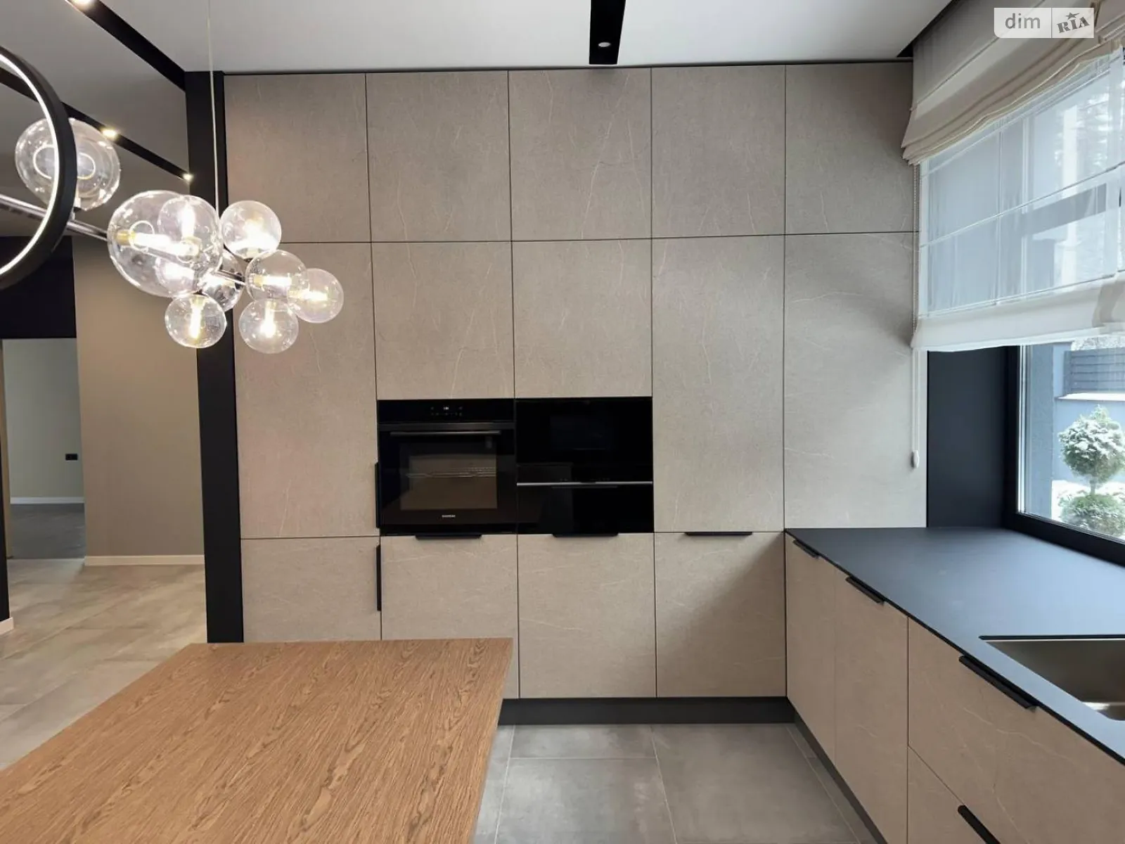 Продается дом на 2 этажа 277 кв. м с балконом, цена: 545000 $ - фото 1