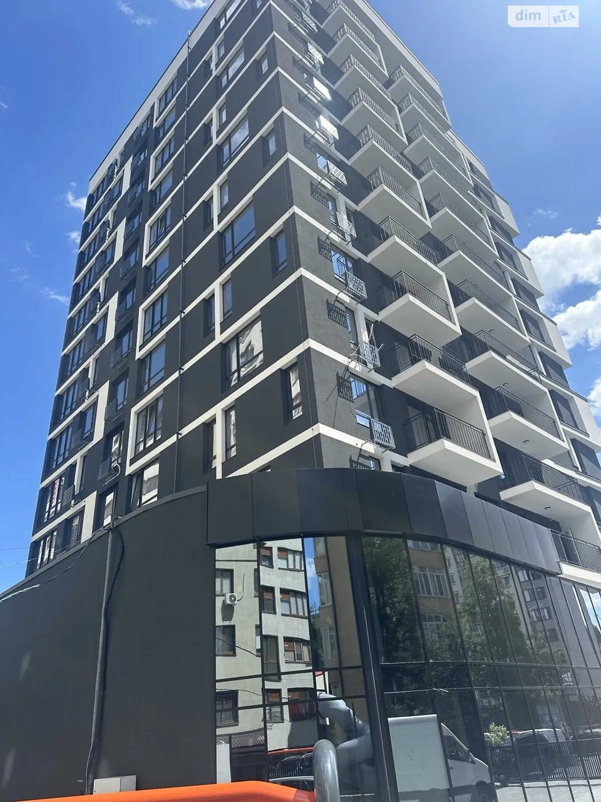 Продается 1-комнатная квартира 49 кв. м в Ивано-Франковске, бул. Южный, 40Б - фото 1