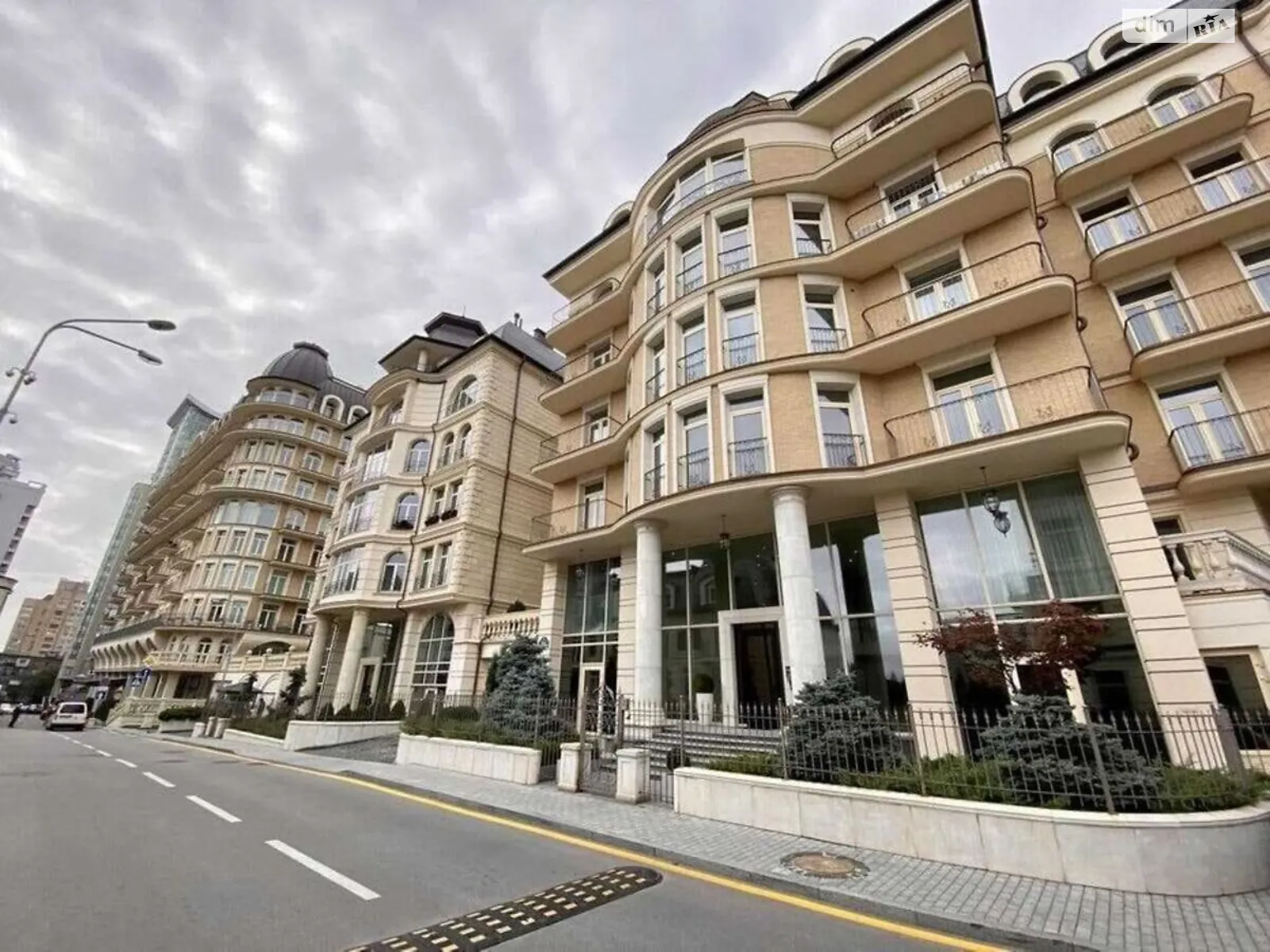 Продается 5-комнатная квартира 376.2 кв. м в Киеве, ул. Владимира Короткевича(Добролюбова), 4 - фото 1