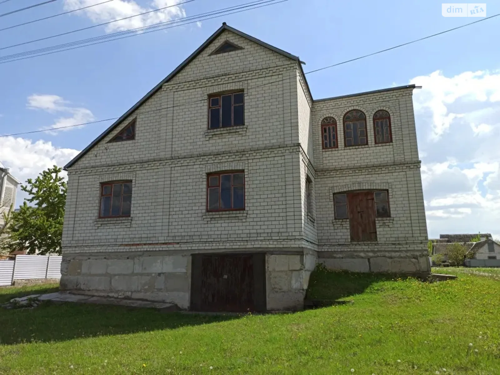 Продается дом на 2 этажа 150 кв. м с участком, цена: 16500 $ - фото 1