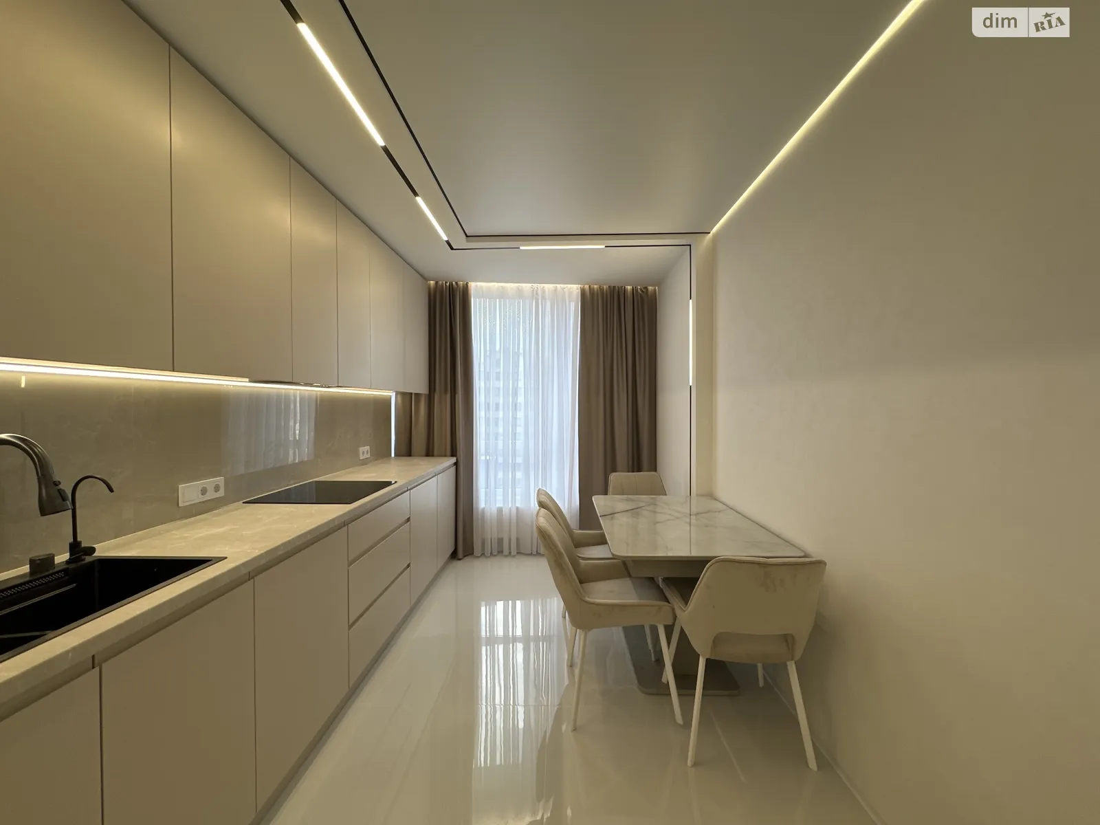 Продается 2-комнатная квартира 62 кв. м в Ивано-Франковске, ул. Бельведерська - фото 1