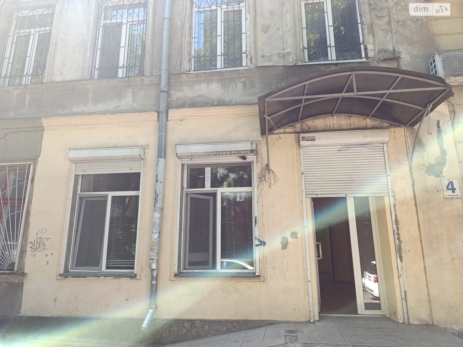 Сдается в аренду офис 80 кв. м в бизнес-центре, цена: 450 $ - фото 1