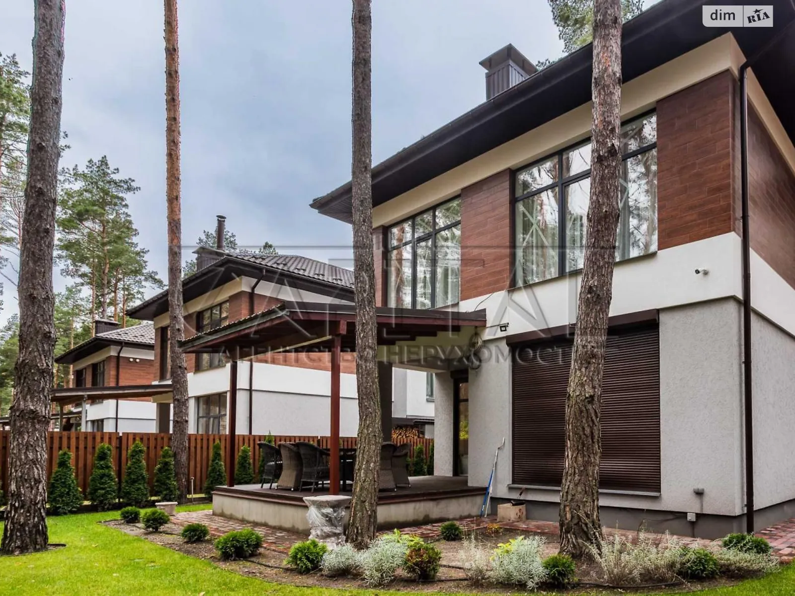 Продается дом на 2 этажа 205 кв. м с участком, цена: 385000 $ - фото 1