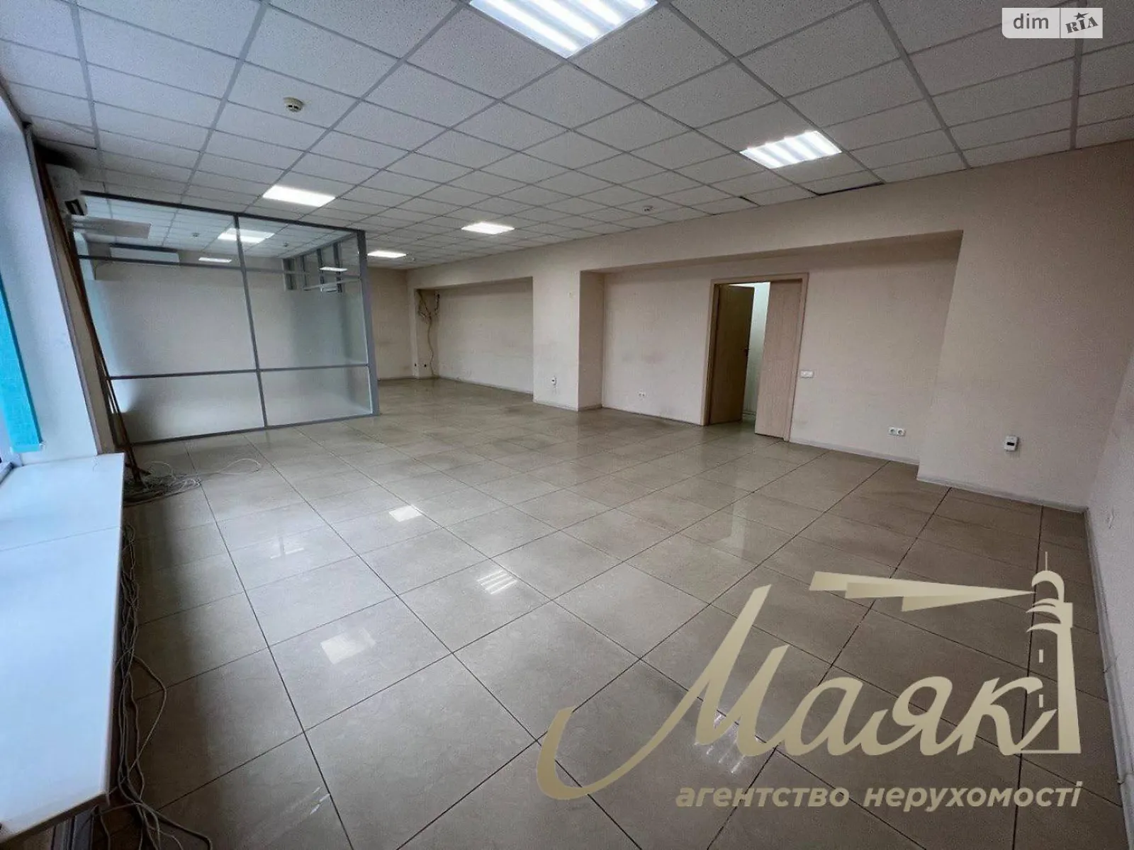 Здається в оренду офіс 300 кв. м в бізнес-центрі, цена: 2000 $ - фото 1