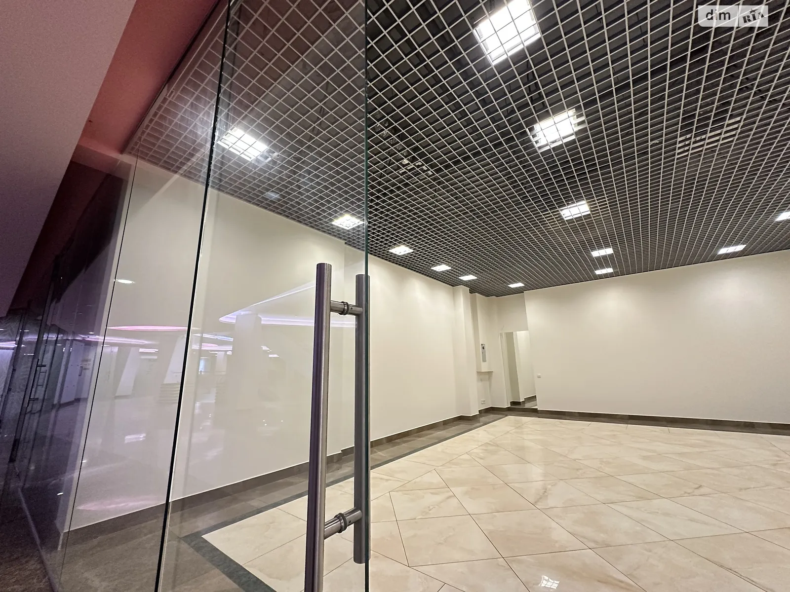 Сдается в аренду помещения свободного назначения 47.6 кв. м в 8-этажном здании, цена: 476 $ - фото 1