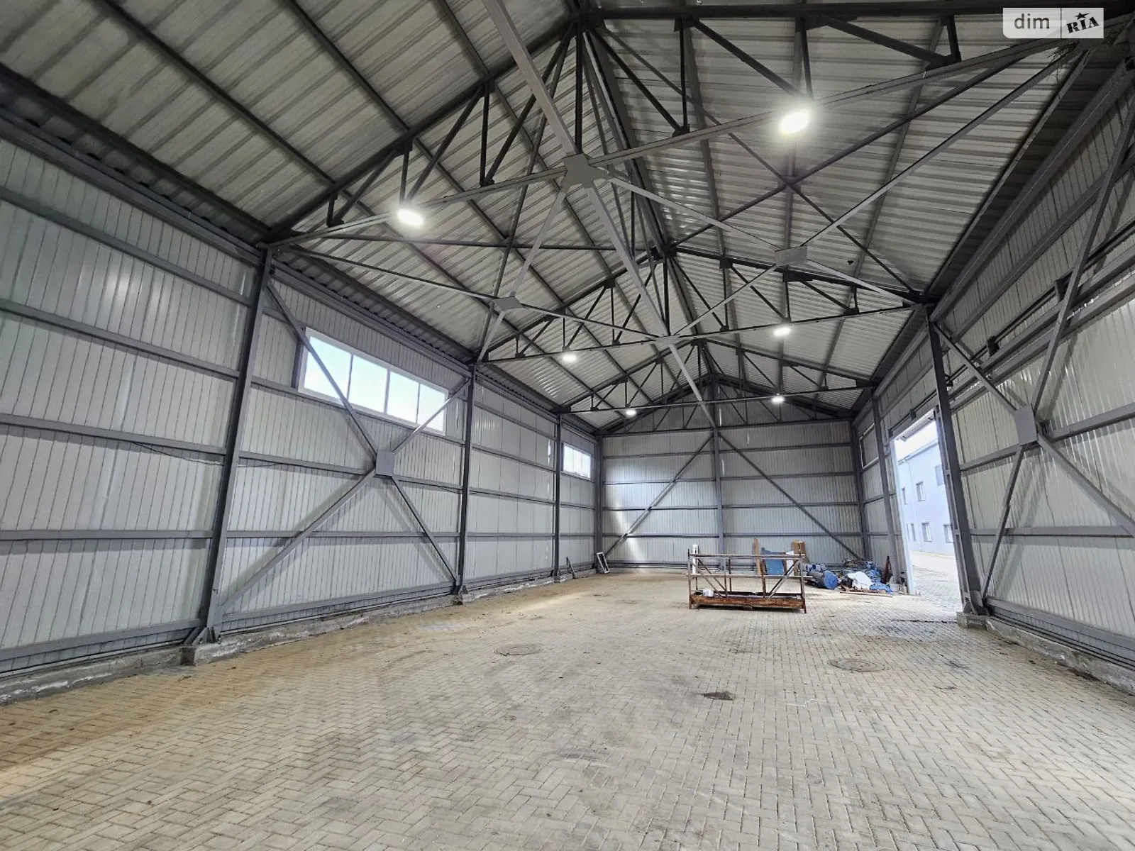 Сдается в аренду помещения свободного назначения 319 кв. м в 1-этажном здании, цена: 1000 $ - фото 1